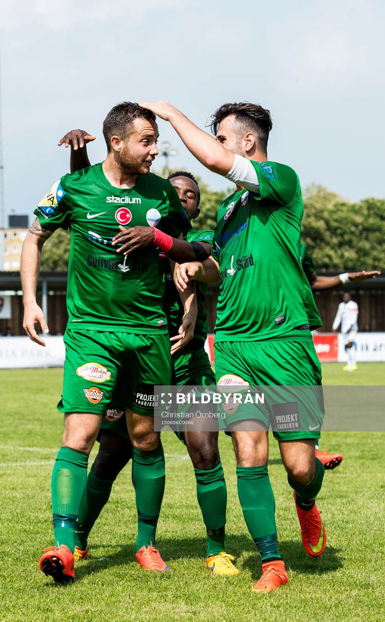 Prespa Birliks Kristian Legiec, David Abaya och Adnan Gerzic jublar efter 0-2 under fotbollsmatchen i Division 2 Södra Götaland mellan FC Rosengård och Prespa Birlik den 6 juni 2015 i Malmö.