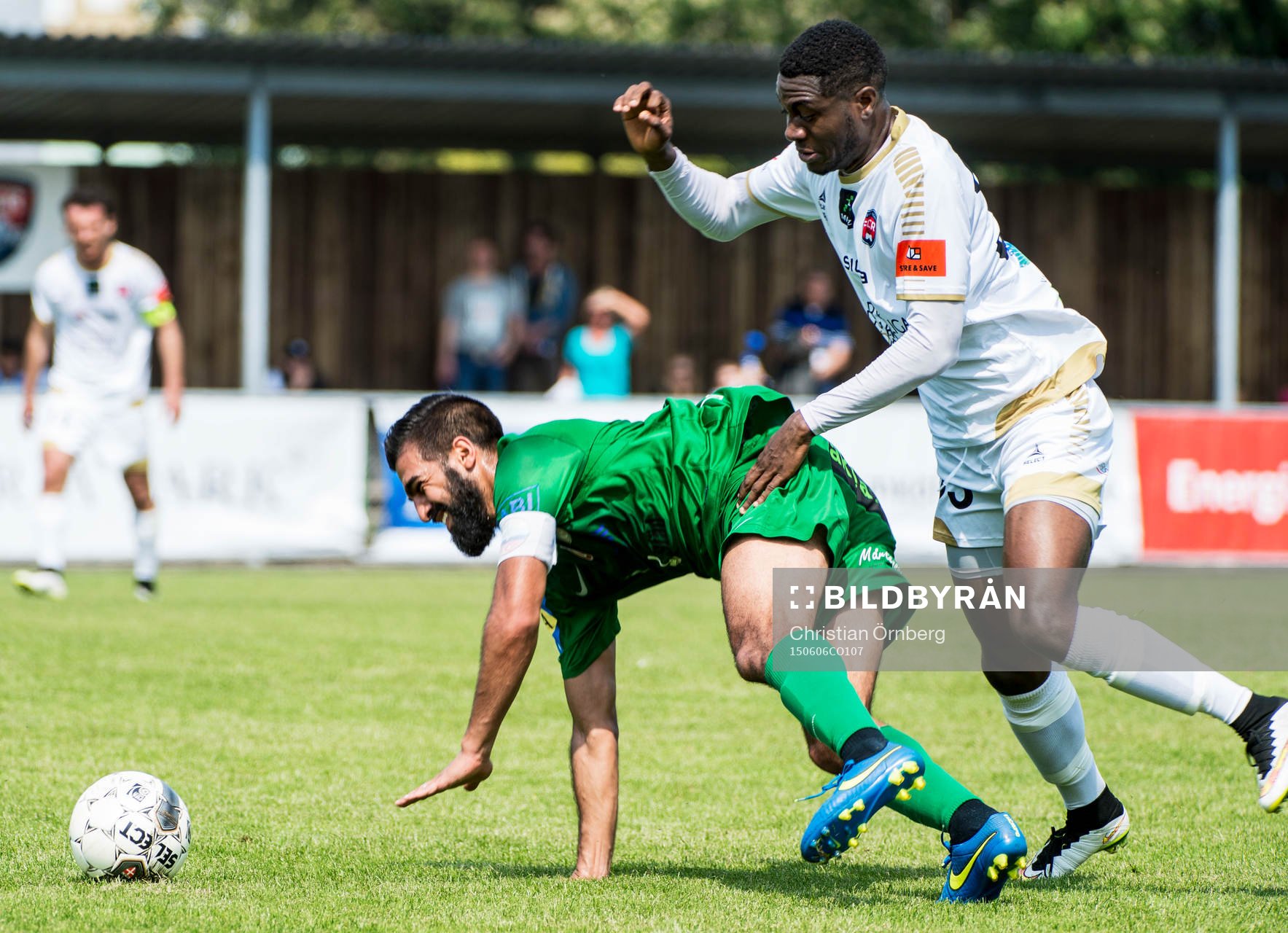Närkamp mellan Prespa Birliks Firat Sahan och FC