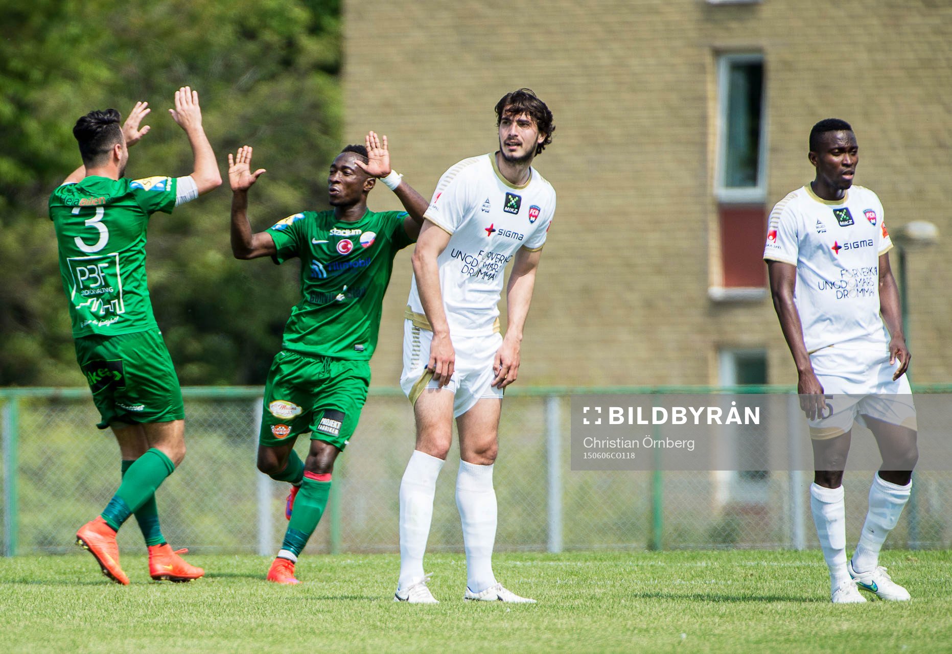Prespa Birliks Adnan Gerzic och Sadat Karim jublar