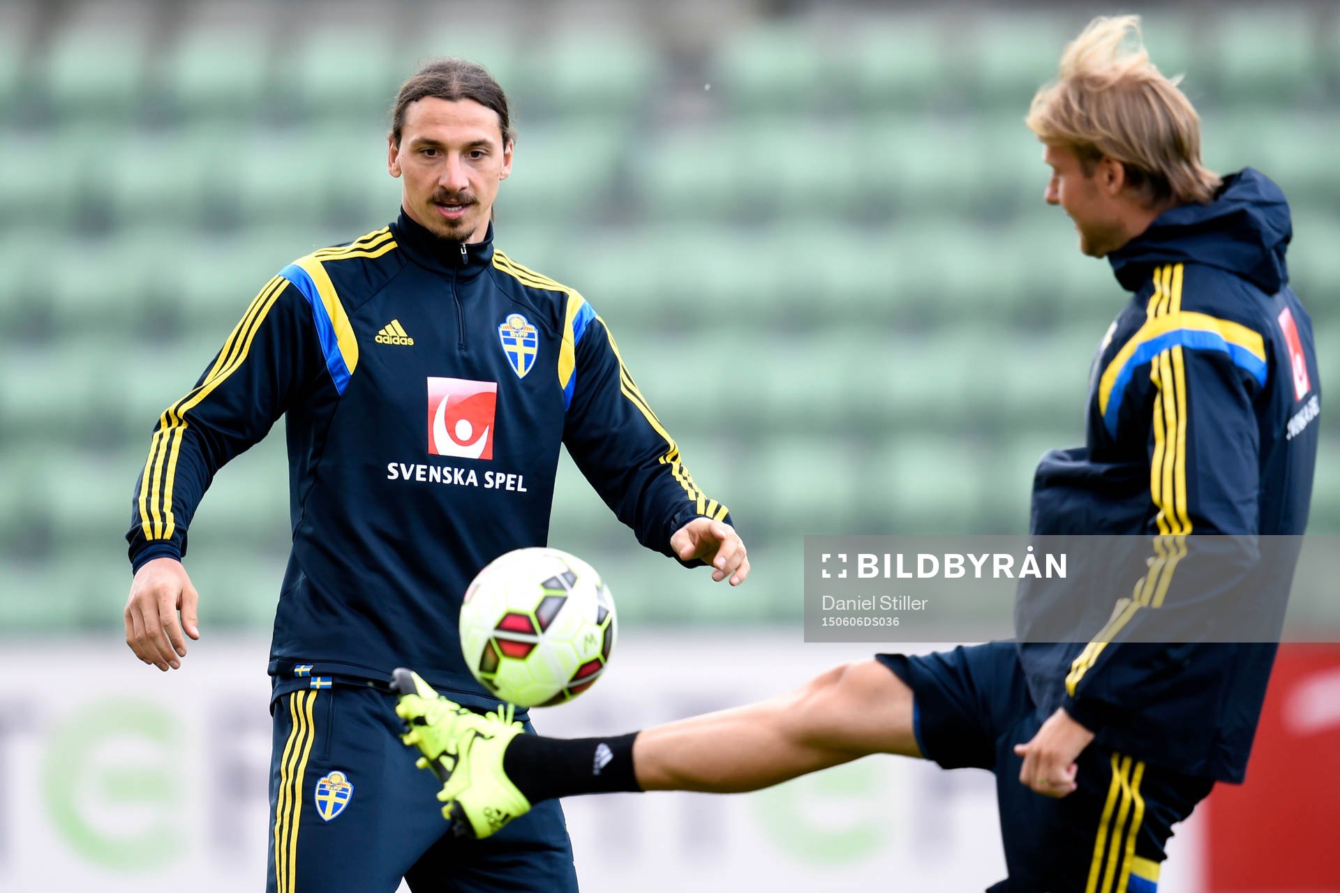 Sveriges Zlatan Ibrahimovic och Ola Toivonen