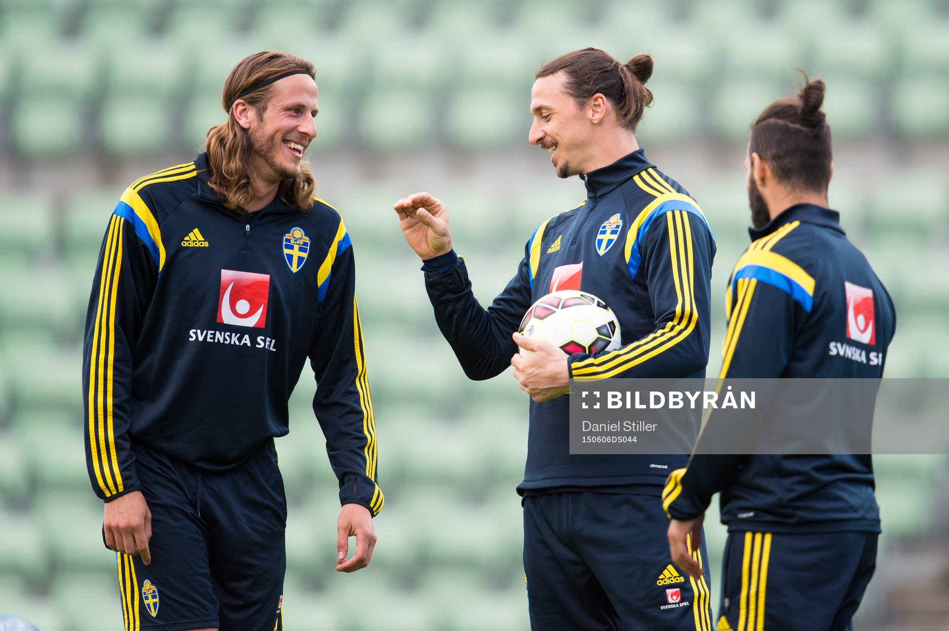 Sveriges Jonas Olsson, Zlatan Ibrahimovic och Jimmy Durmaz
