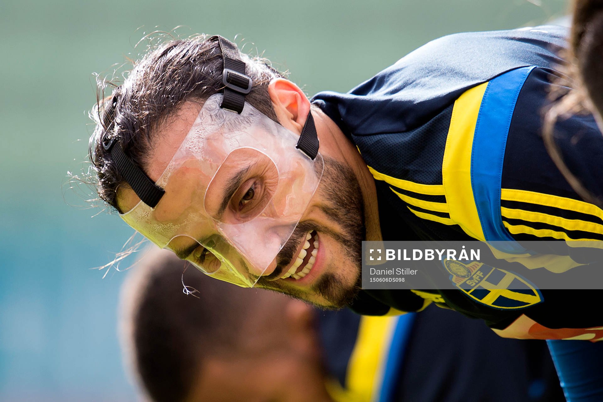 Sveriges Erkan Zengin med en mask för ansiktet