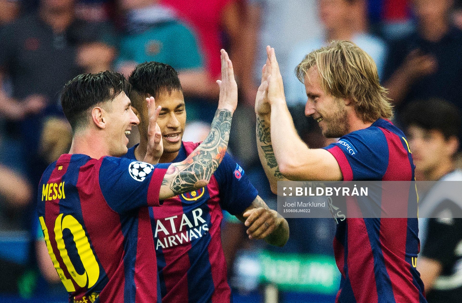 Barcelonas Lionel Messi, Neymar och Ivan Rakitic jublar efter 0-1-målet under finalen i Champions League mellan Juventus och Barcelona den 6 juni 2015 i Berlin.