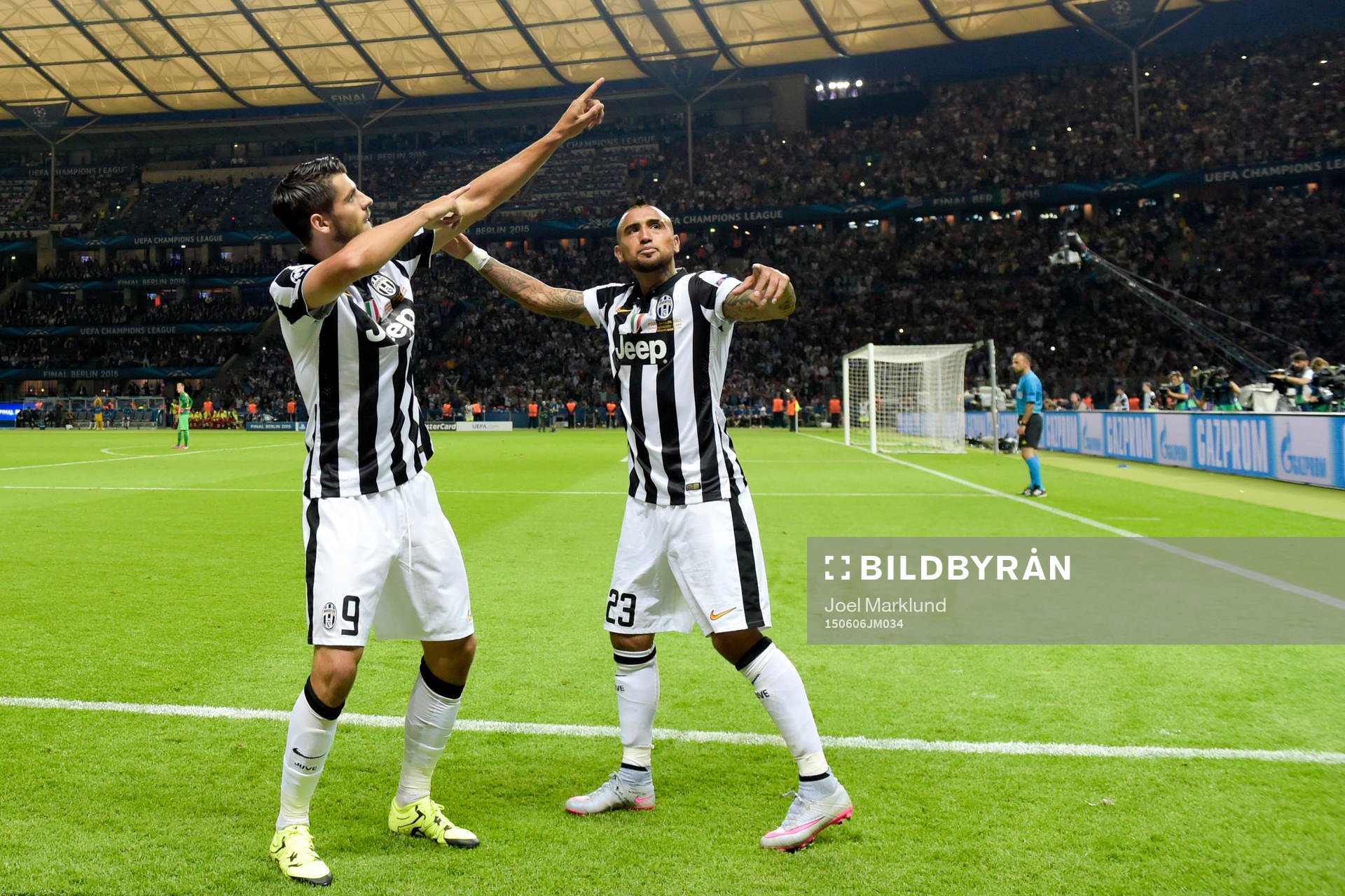 Juventus Alvaro Morata och Arturo Vidal  jublar