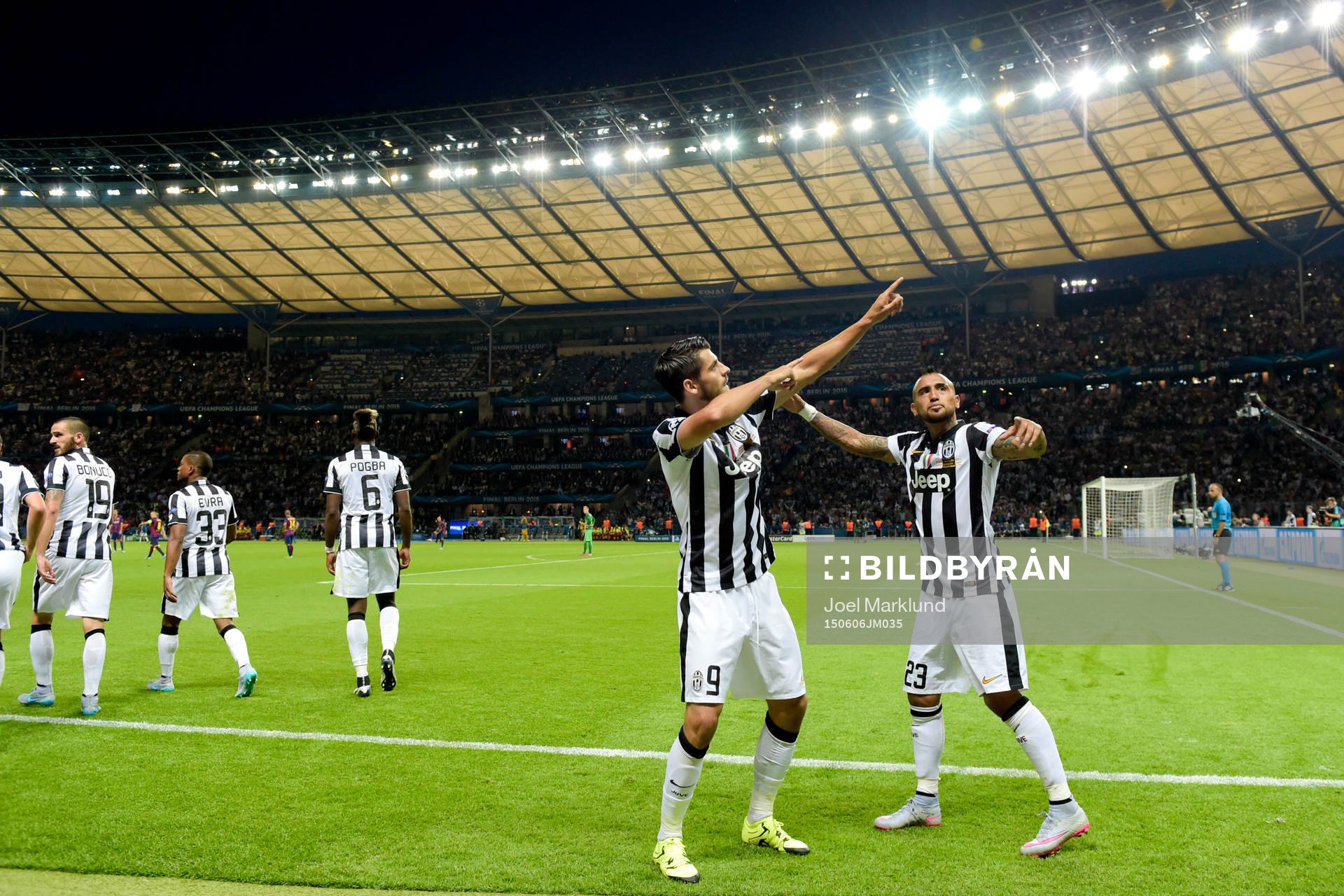 Juventus Alvaro Morata och Arturo Vidal  jublar