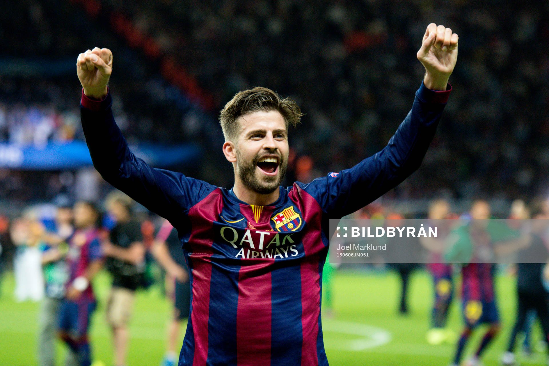 Barcelonas Gerard Pique jublar