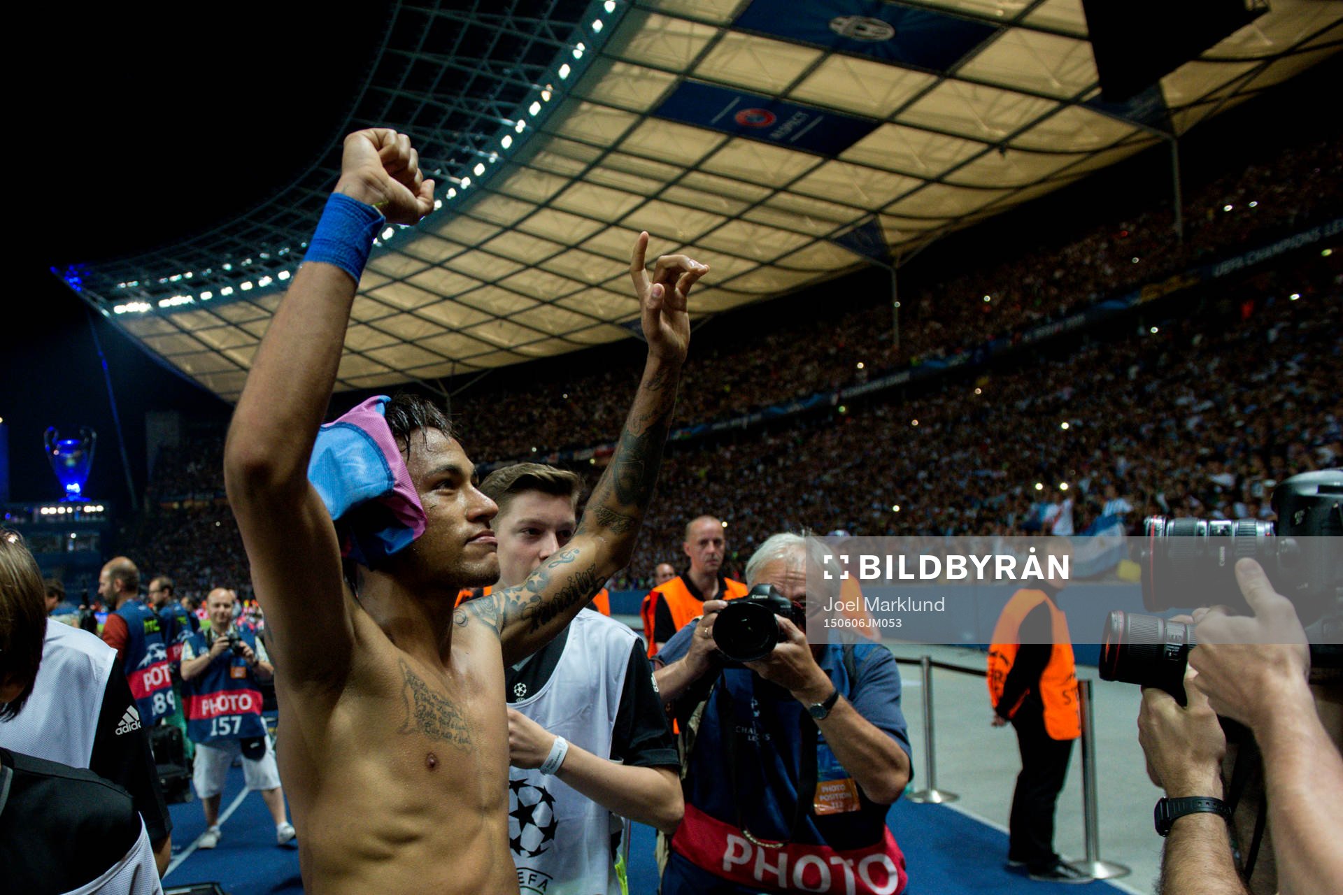 Barcelonas Neymar jublar