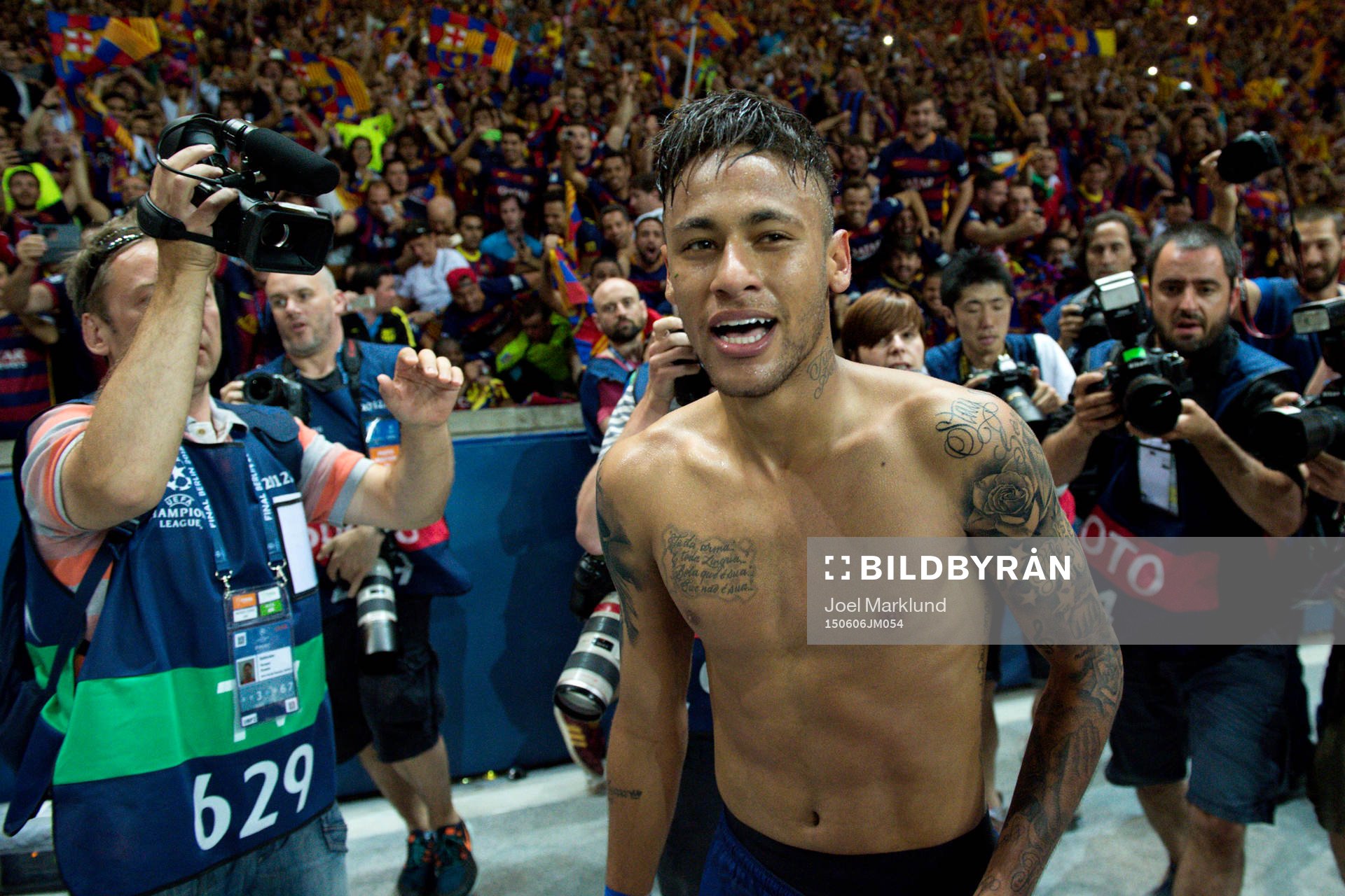 Barcelonas Neymar jublar