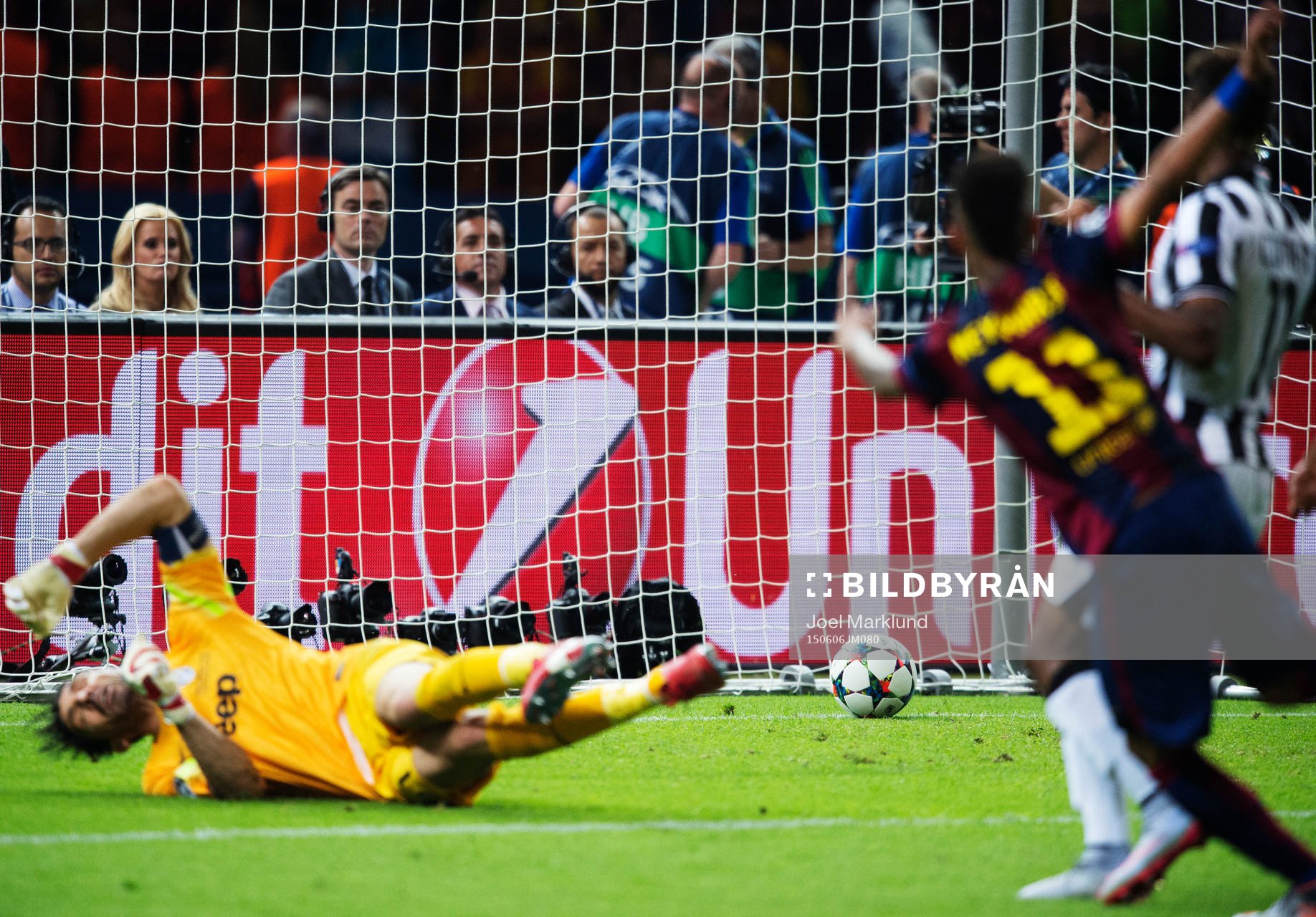 1-3-målet från Barcelonas Neymar går in bakom Juventus