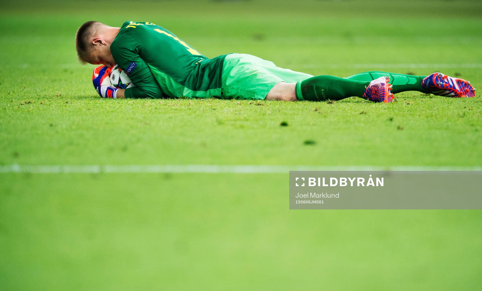 Barcelonas målvakt Marc-Andre ter Stegen håller i bollen