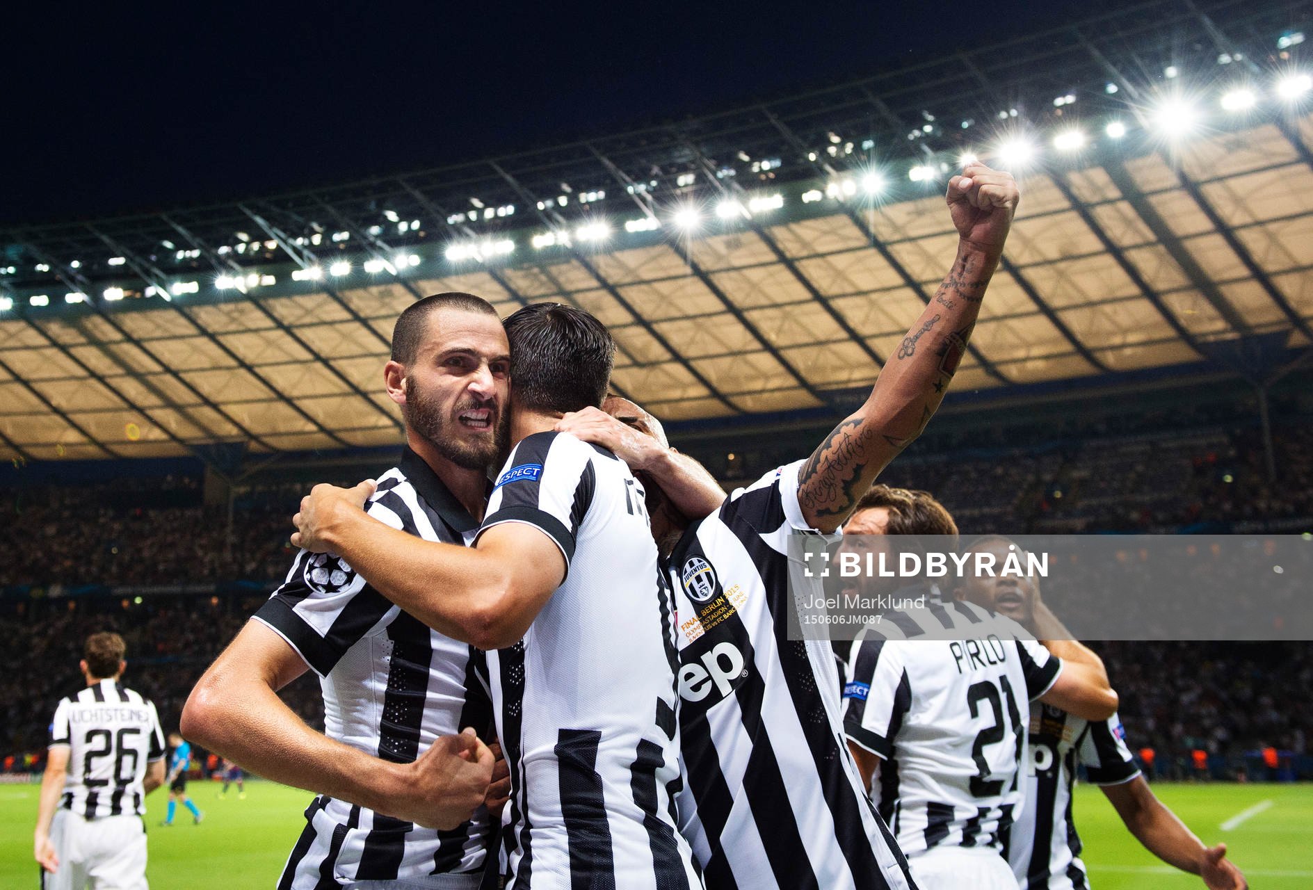 Juventus Leonardo Bonucci och Alvaro Morata kramar om
