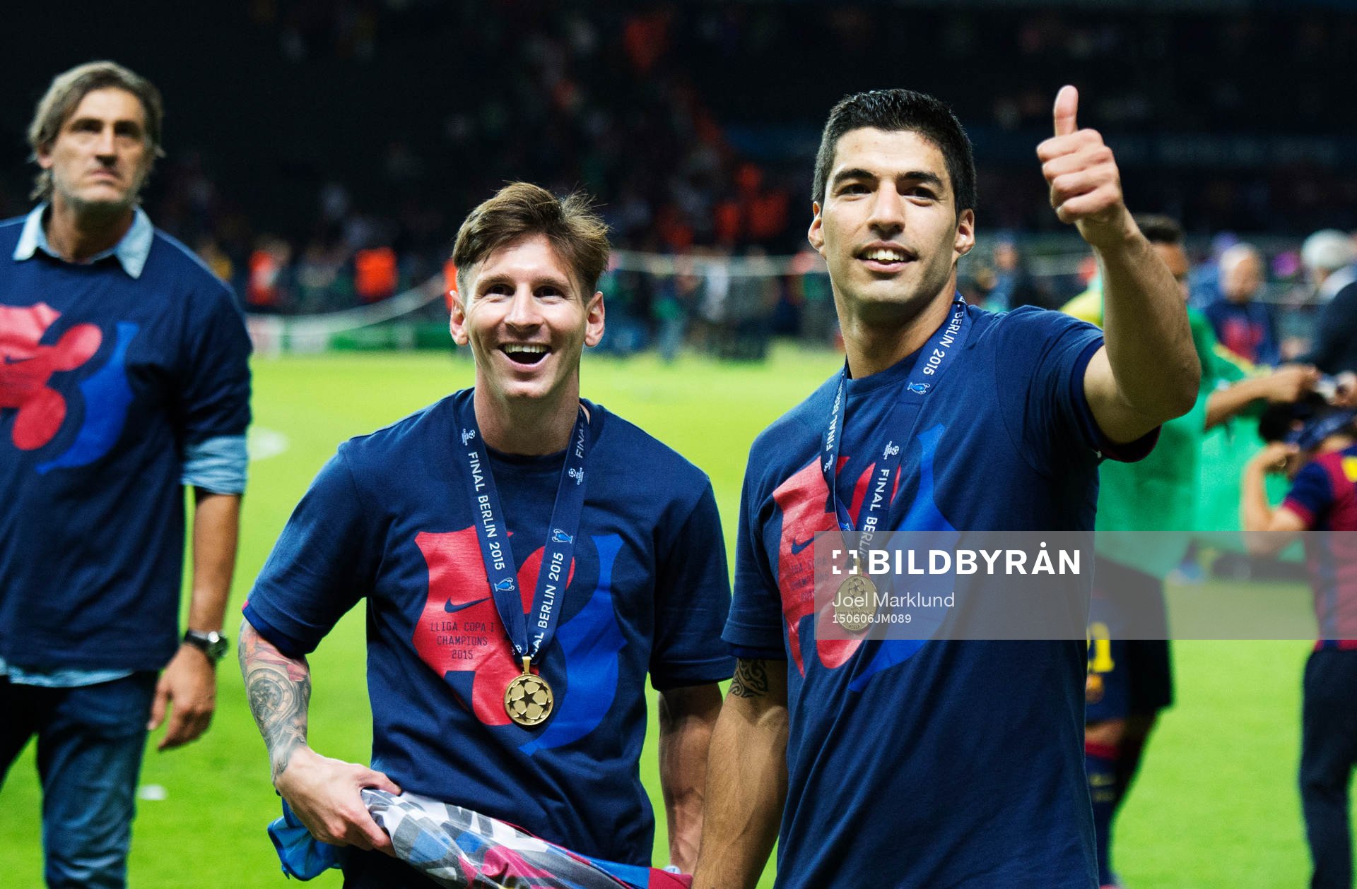 Barcelonas Lionel Messi och Luis Suarez skrattar