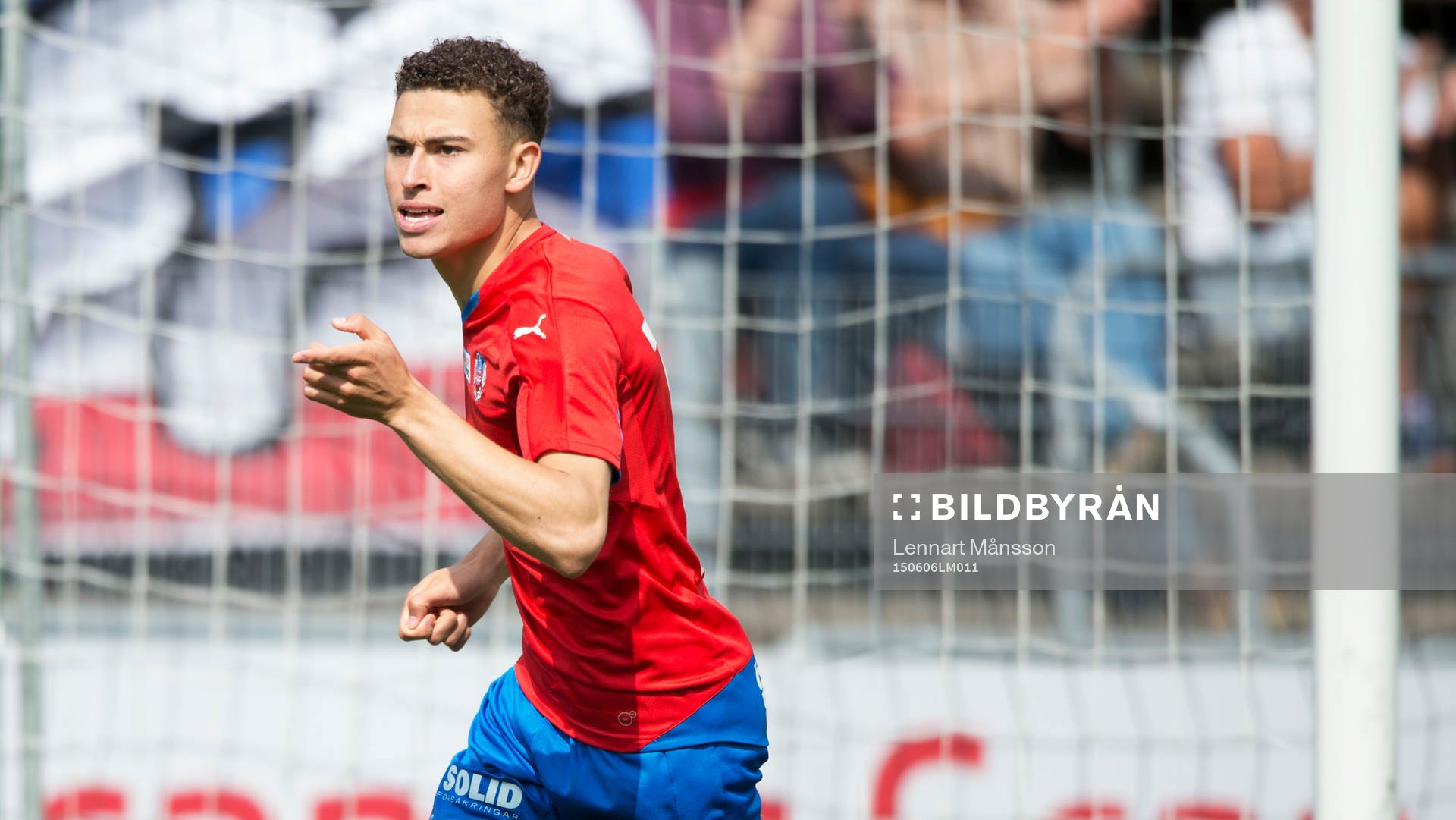 Helsingborgs Jordan Larsson har gjort 1-0 och jublar i