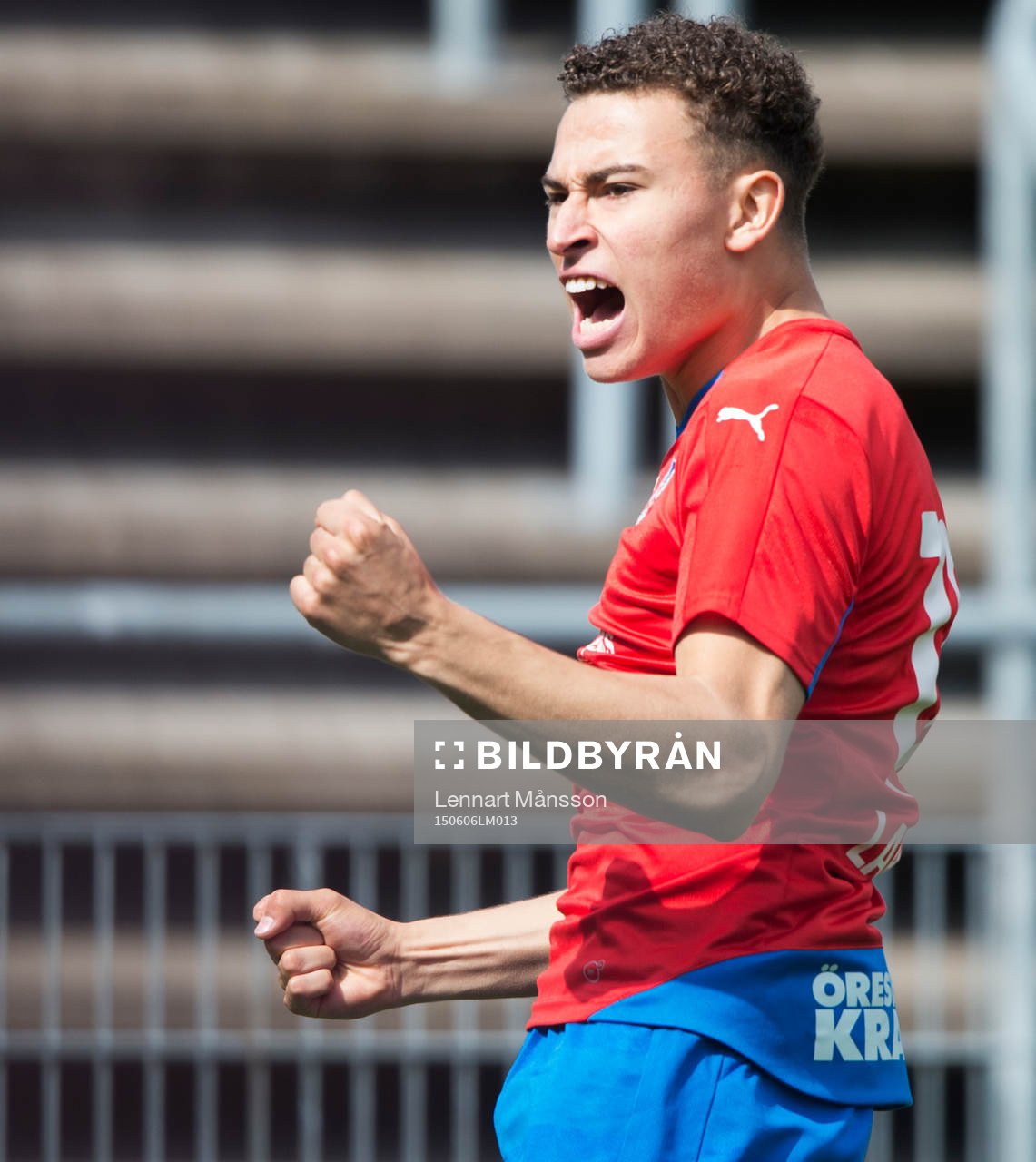 Helsingborgs Jordan Larsson har gjort 1-0 och jublar i