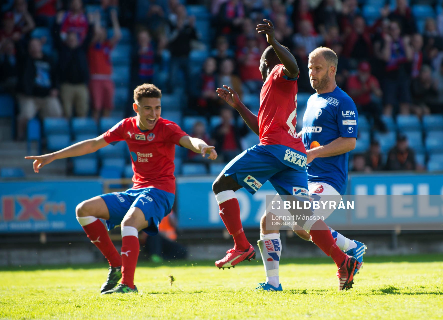 Helsingborgs Emmanuel Boateng har gjort 3-0 och segerdansar