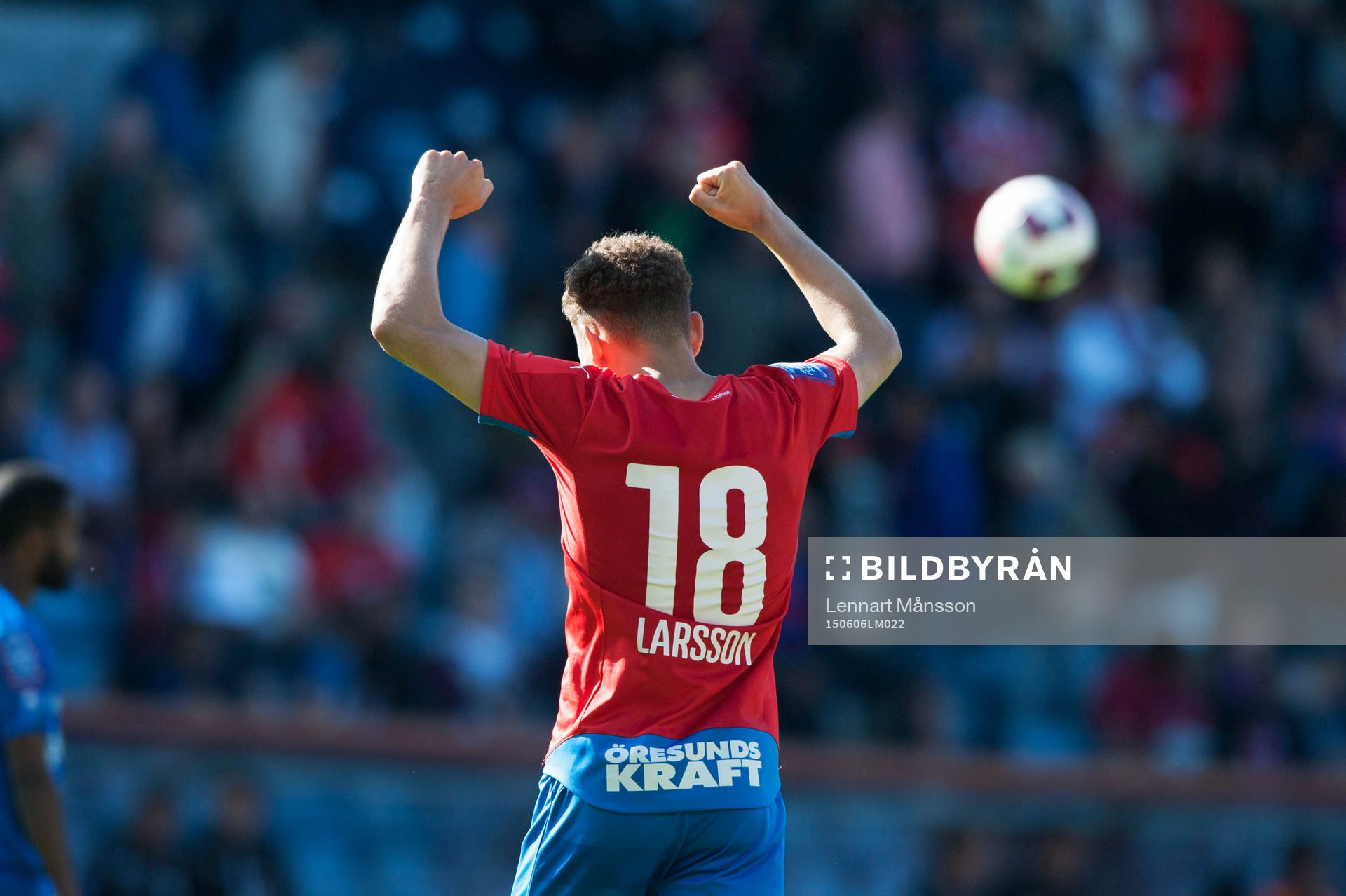 Helsingborgs målskytt Jordan Larsson  jublar i matchen i