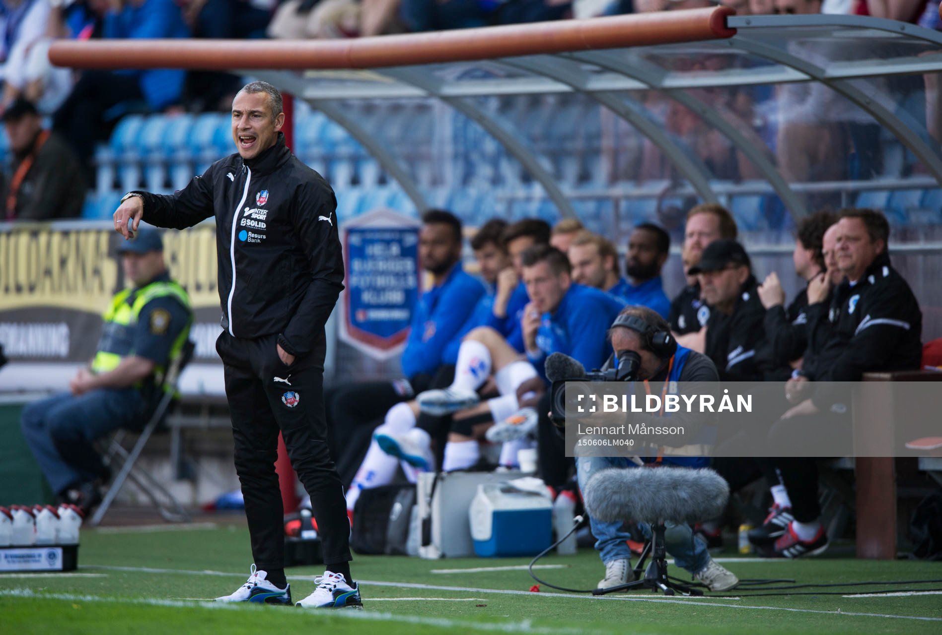 Helsingborgs tränare Henrik Larsson och i bakgrunden