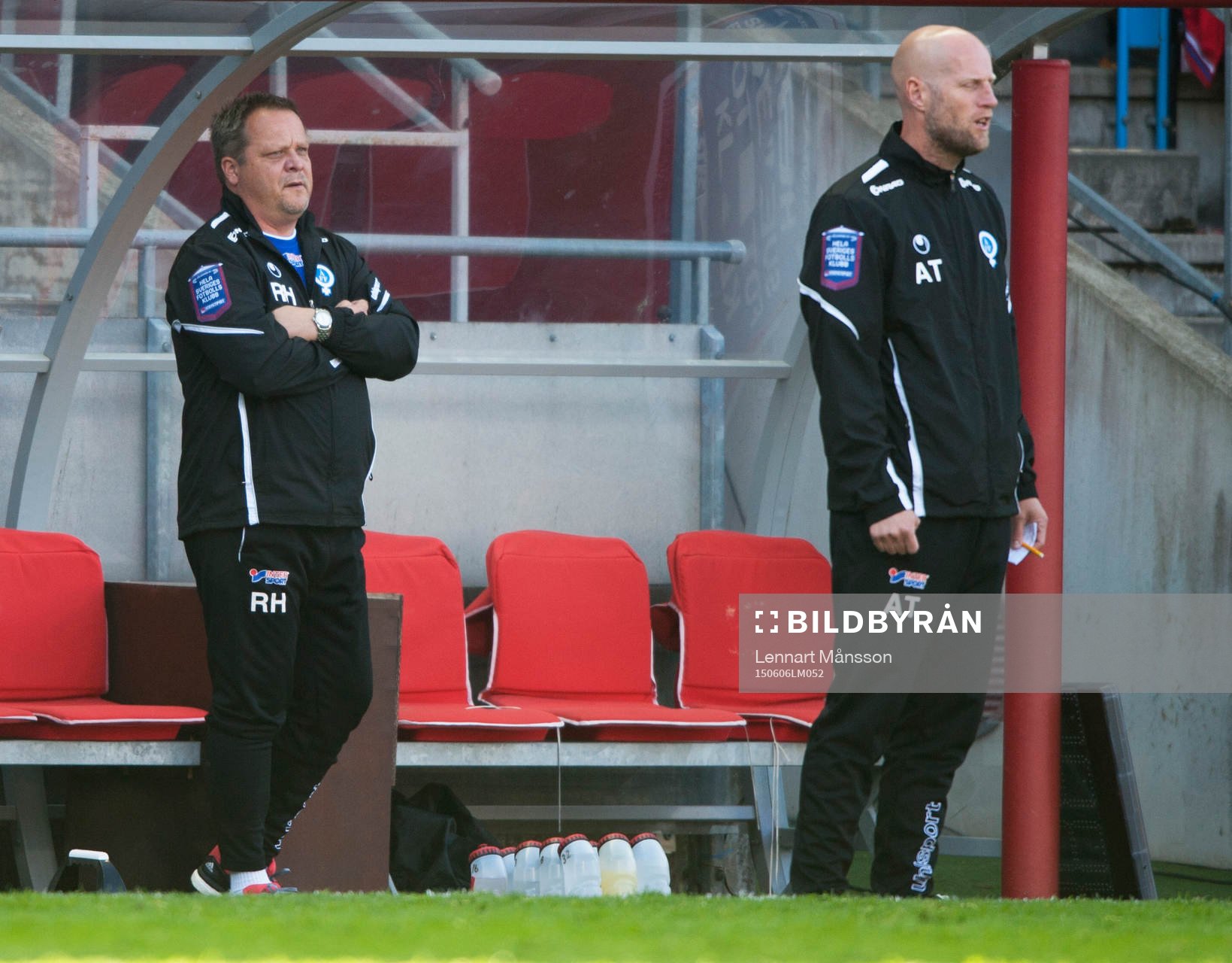 Åtvidabergs tränare Roar Hansen och Andreas Thomsson i