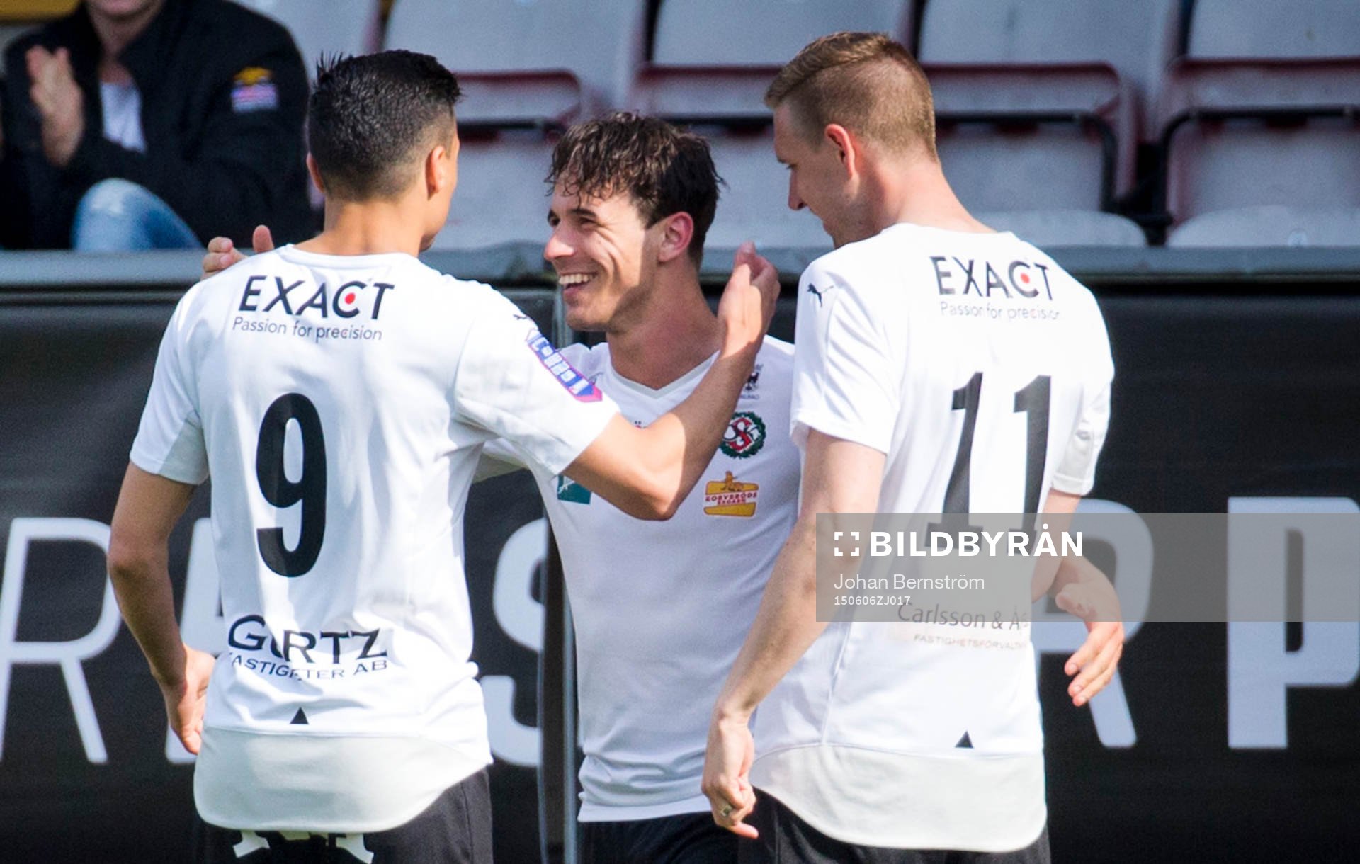 Örebros Nordin Gerzic gör 1-0 på frispark och jublar med