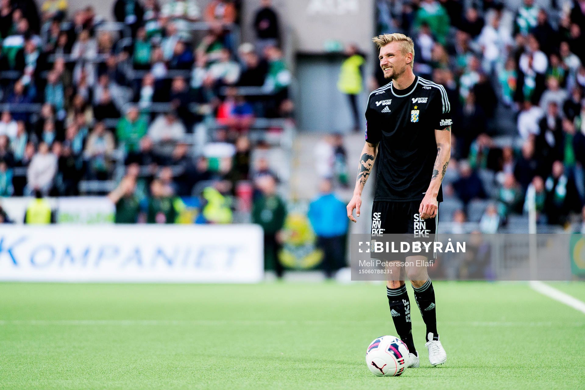 IFK Göteborgs Sebastian Eriksson precis innan han lägger