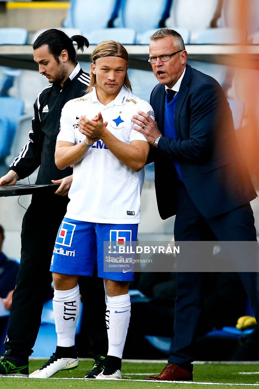 Norrköpings Nicklas Bärkroth kommer in