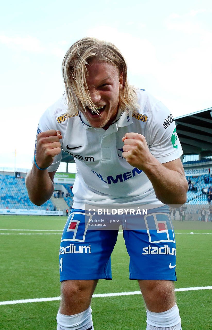 Norrköpings Nicklas Bärkroth jublar i matchen mellan Norrköping och Falkenberg i Allsvenskan i fotboll den 07 juni 2015 i Norrköping.