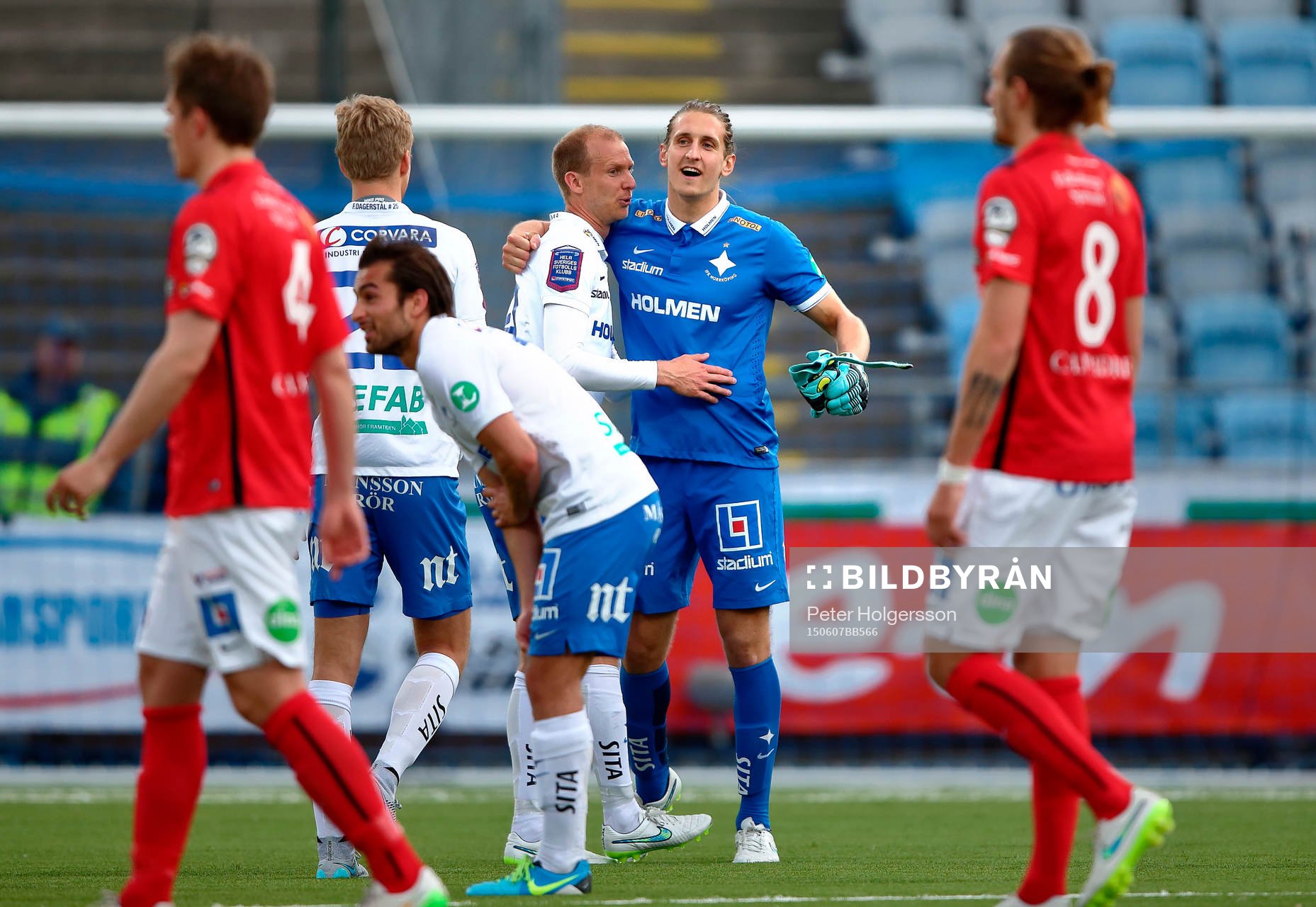 Norrköpings Andreas Johansson och målvakt David Mitov