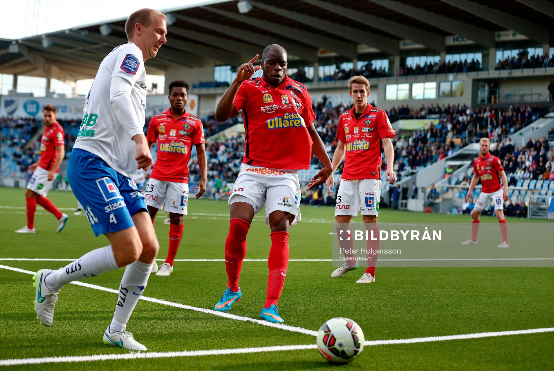 Norrköpings Andreas Johansson och Falkenbergs Hakeem Araba