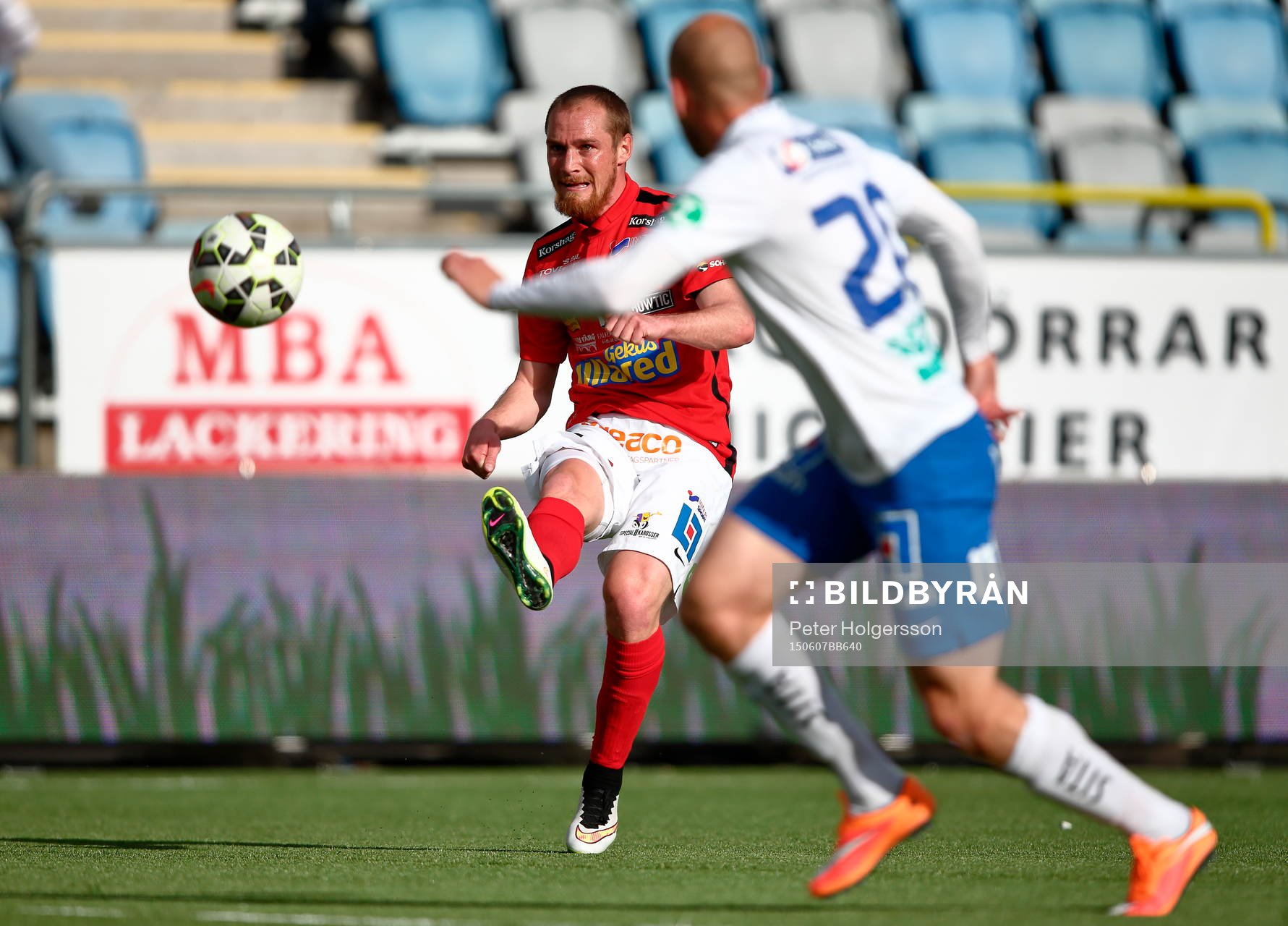 Falkenbergs Christoffer Carlsson i matchen mellan
