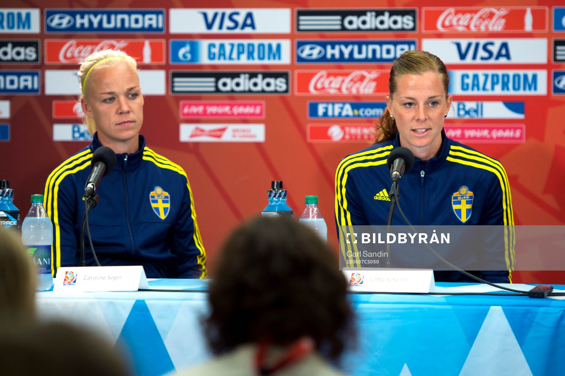 Sveriges Caroline Seger och Lotta Schelin