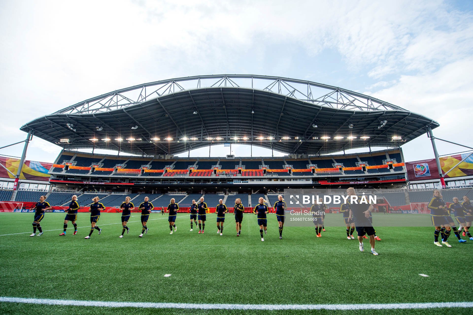 Laget värmer upp på arenan