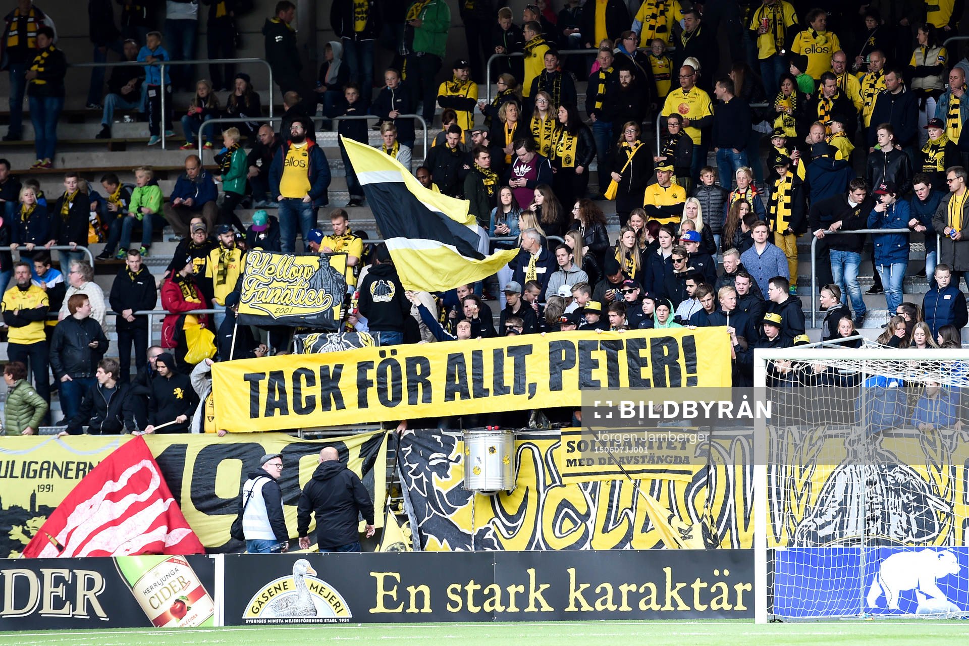 Elfsborgs assisterande tränare Peter Wettergren avtackas