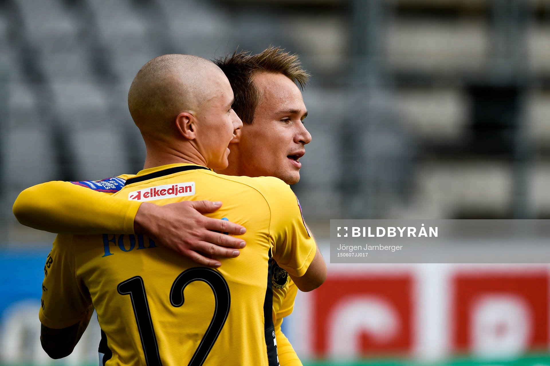 Elfsborgs Viktor Prodell och Sebastian Holmén jublar efter 3-1 av Prodell under en fotbollsmatch i Allsvenskan mellan Elfsborg och Gefle den 7 juni 2015 i Borås.