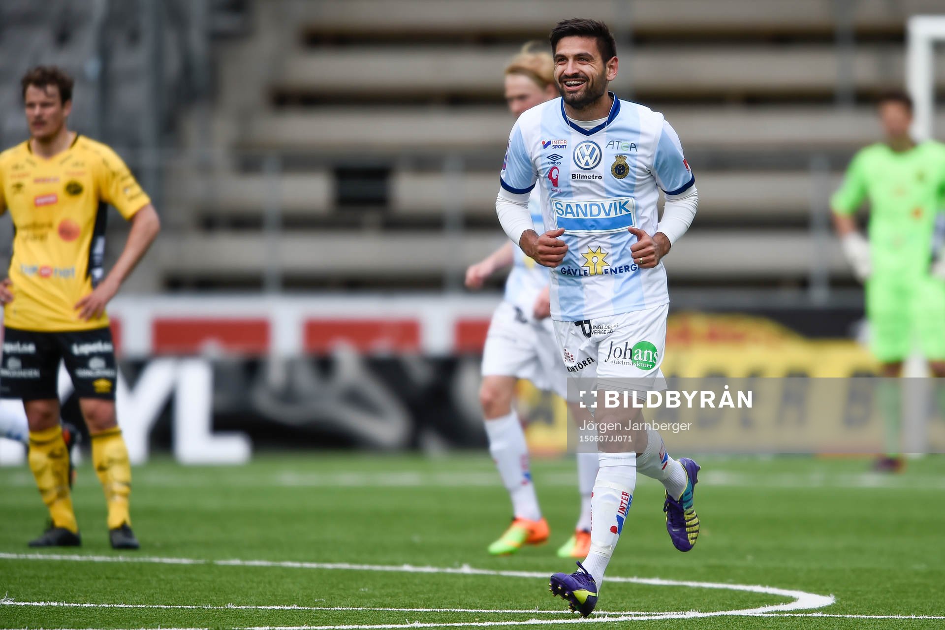 Gefles Ilir Berisha jublar efter att kvitterat till 1-1 under en fotbollsmatch i Allsvenskan mellan Elfsborg och Gefle den 7 juni 2015 i Borås.