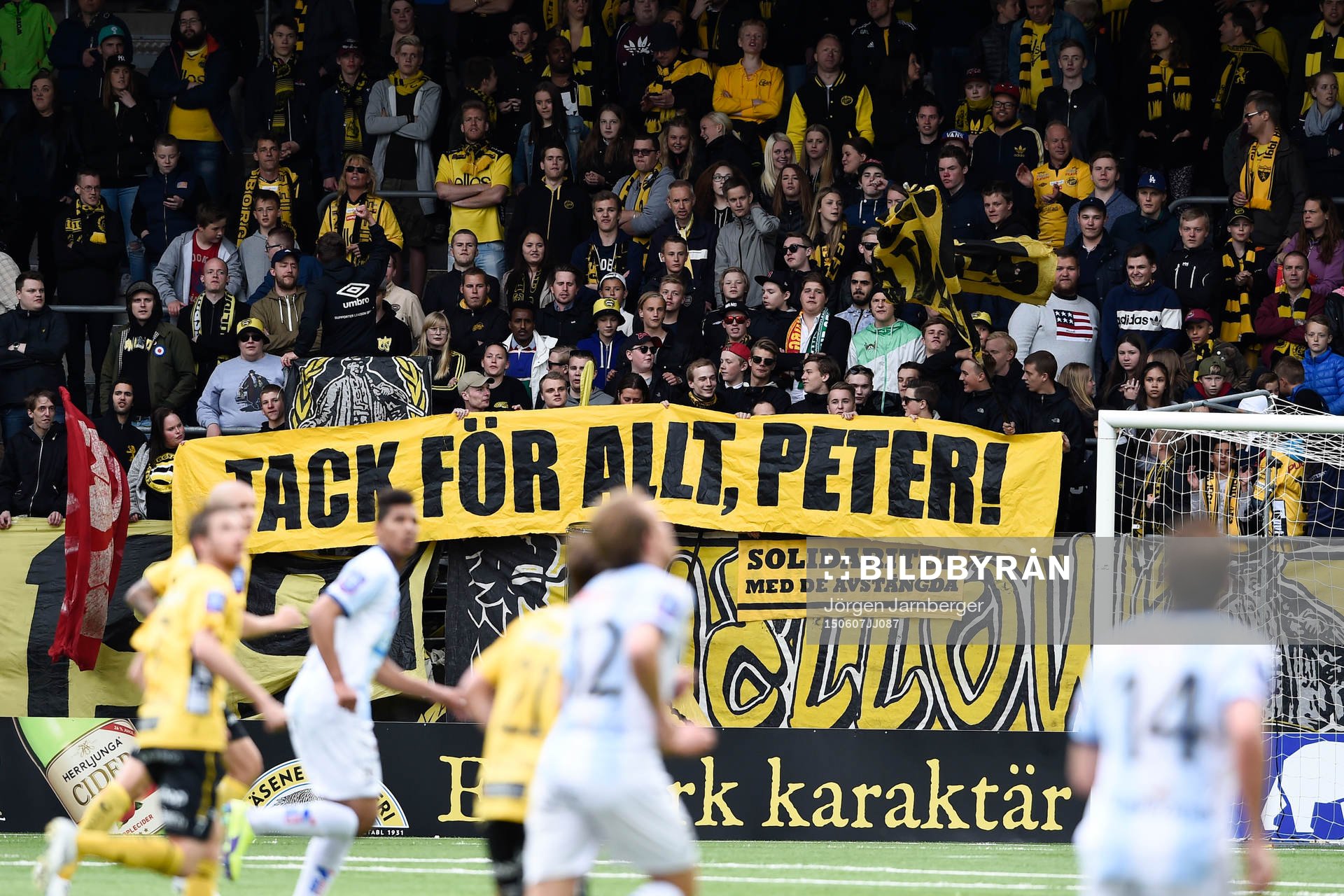 Elfsborgs supportrar med banderollen Tack för allt,
