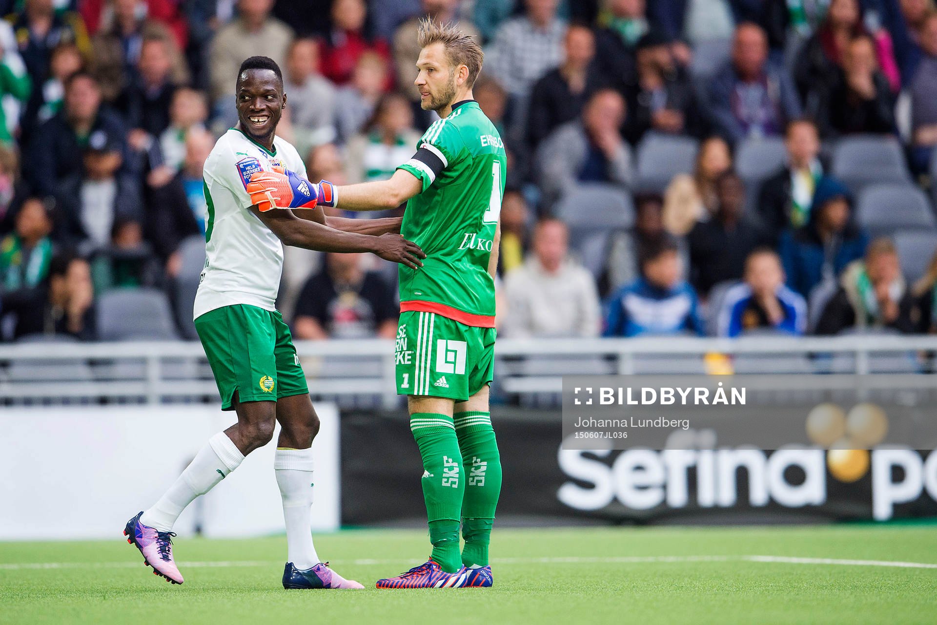 Hammarbys Amadaiya Rennie och IFK Göteborgs målvakt John