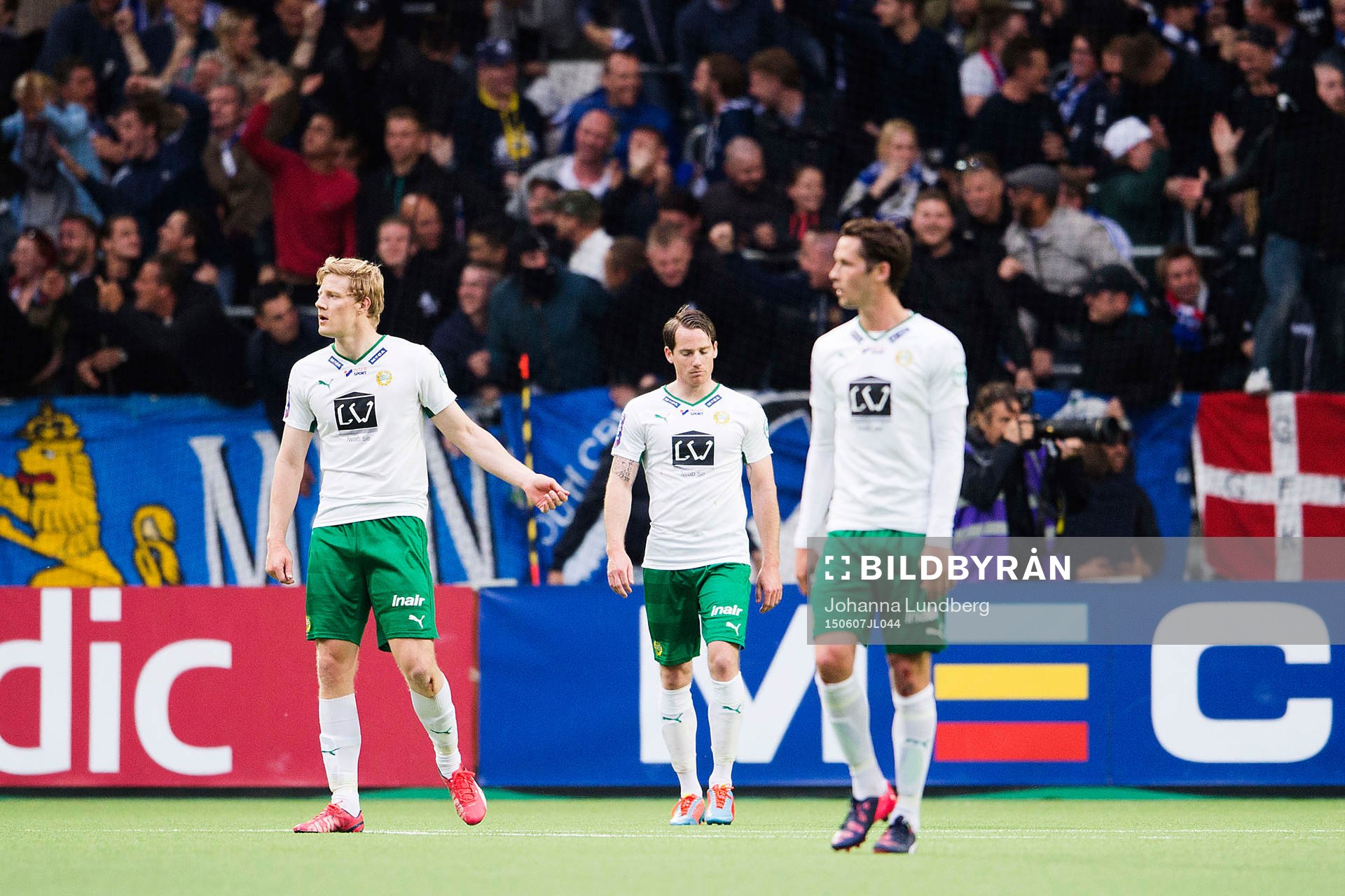 Hammarbys spelare med Johan Persson i mitten deppar