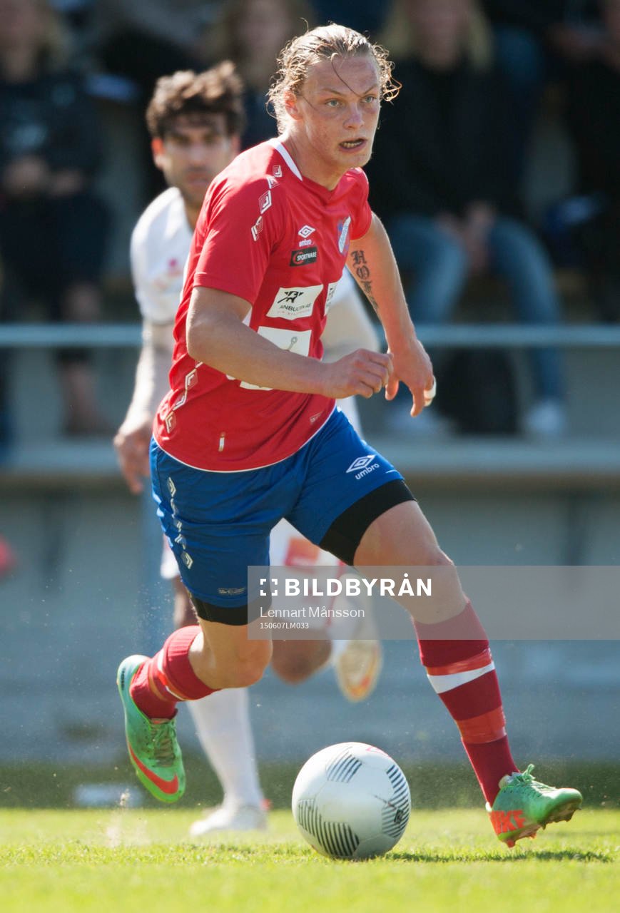 Höganäs Måns Carlsen i matchen i division 2 Västra