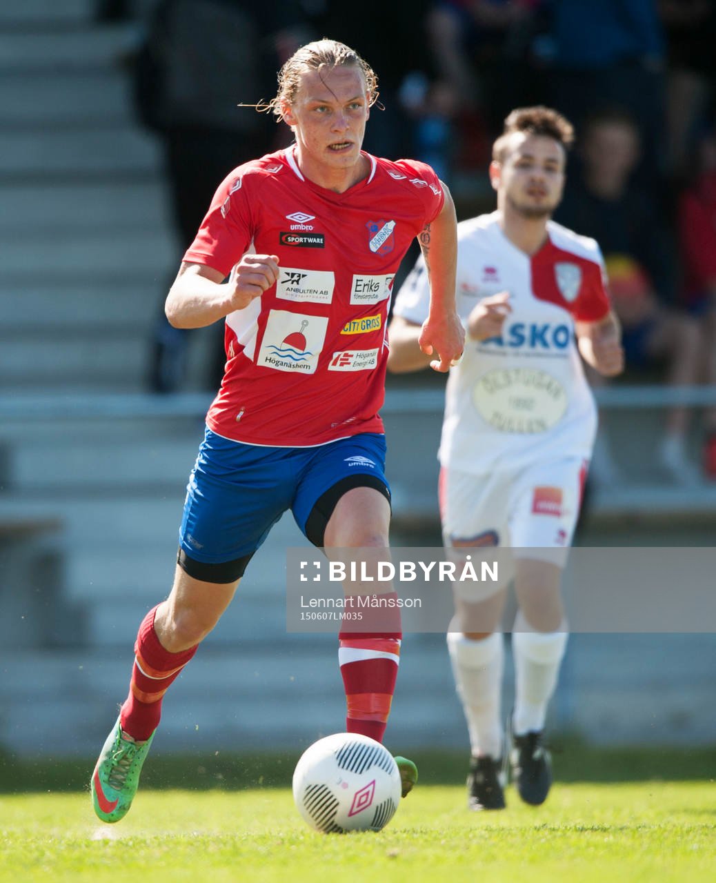 Höganäs Måns Carlsen i matchen i division 2 Västra