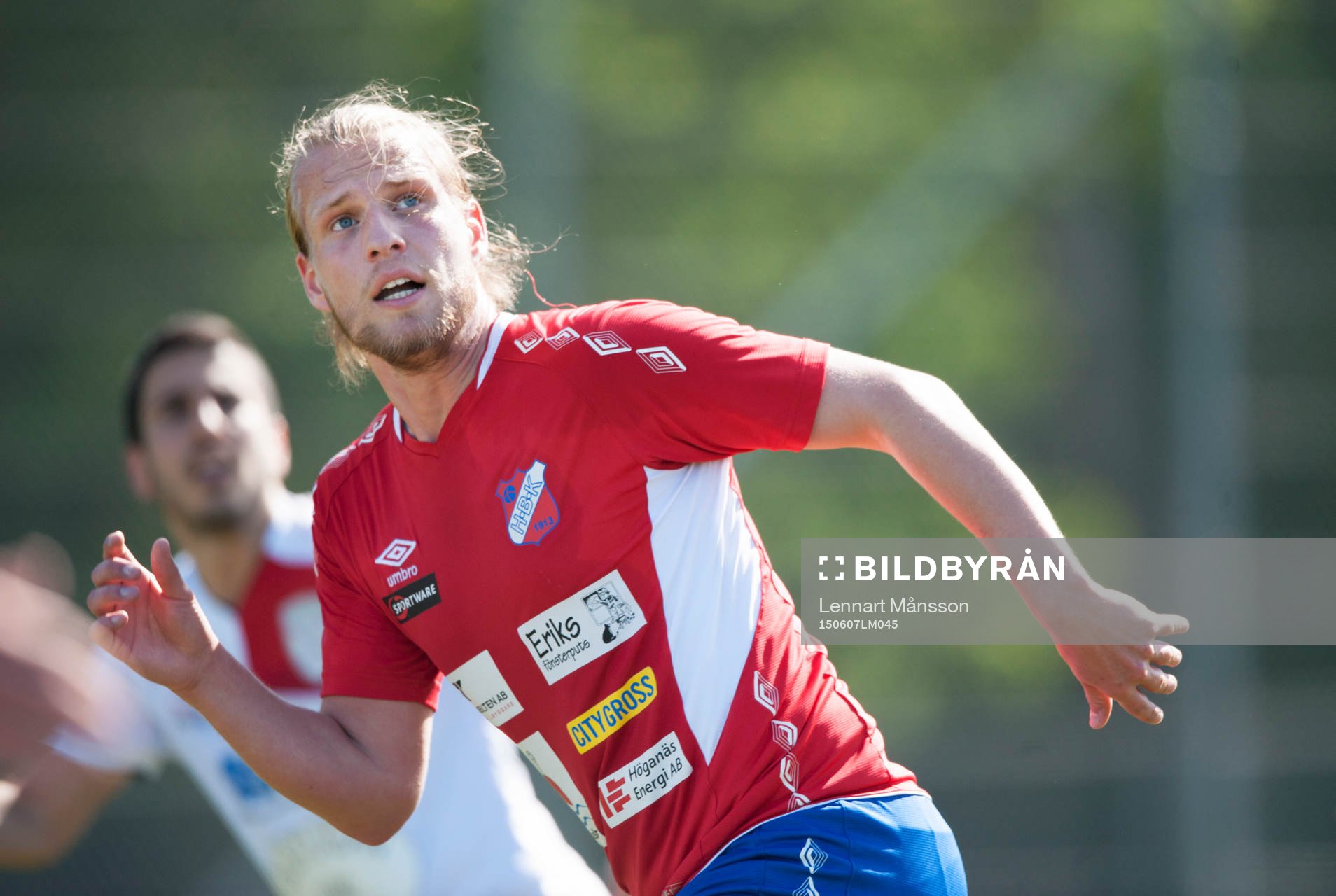 Höganäs Robin Hofsö i matchen i division 2 Västra