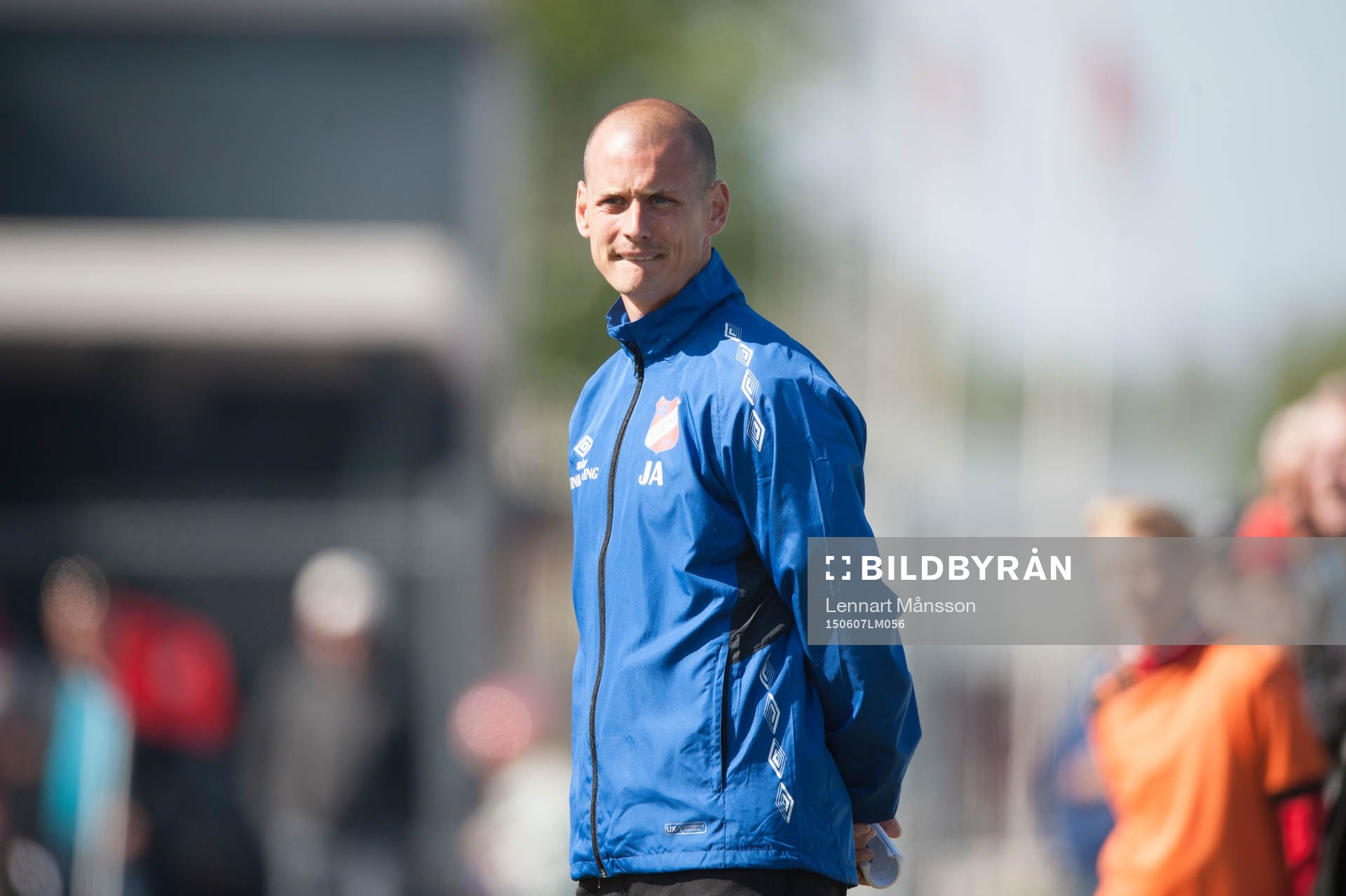 Höganäs tränare Jakob Augustsson i matchen i division 2