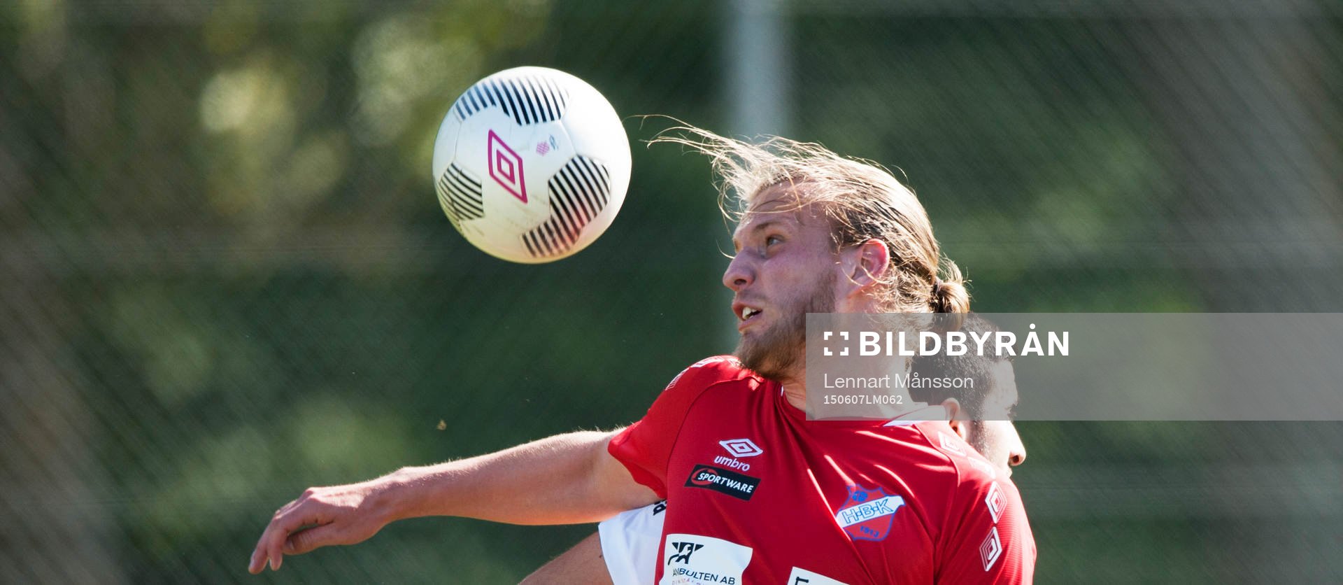 Höganäs Robin Hofsö i matchen i division 2 Västra