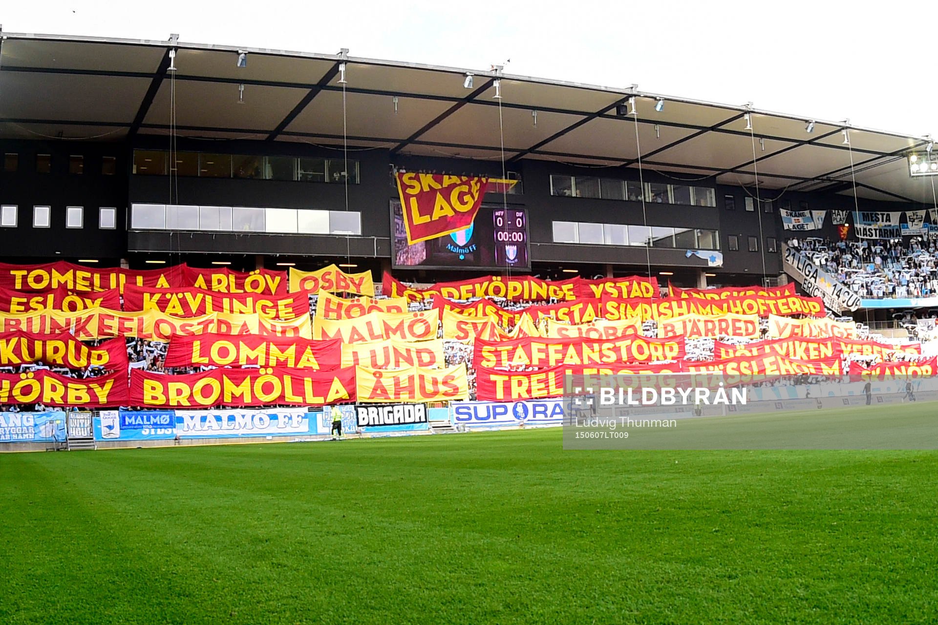 Malmö FFs klackens tifo innan fotbollsmatchen i Allsvenskan mellan Malmö FF och Djurgården den 7 juini 2015 i Malmö. 