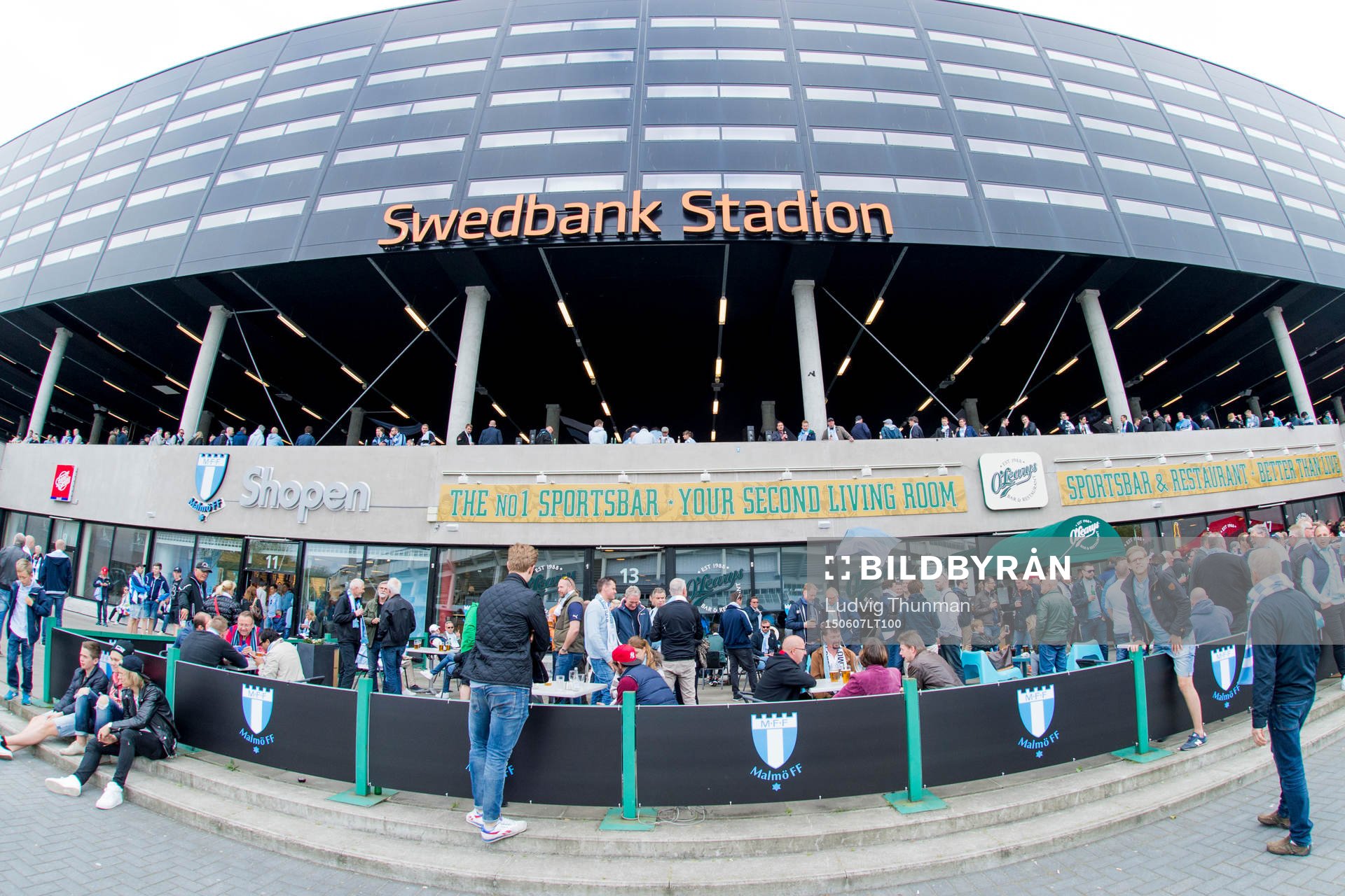 Exteriör över Swedbank Stadion och O'learys