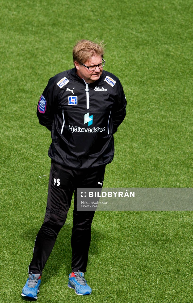 Kalmars tränare Peter Swärdh innan fotbollsmatchen i