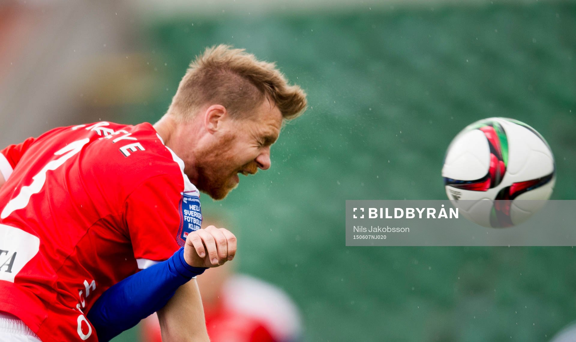 Kalmars Marcus Nilsson vinner en luftduell