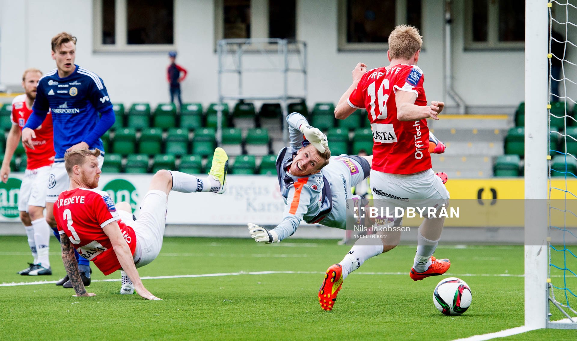Kalmars Marcus Nilsson målvakt Lars Cramer och David Elm