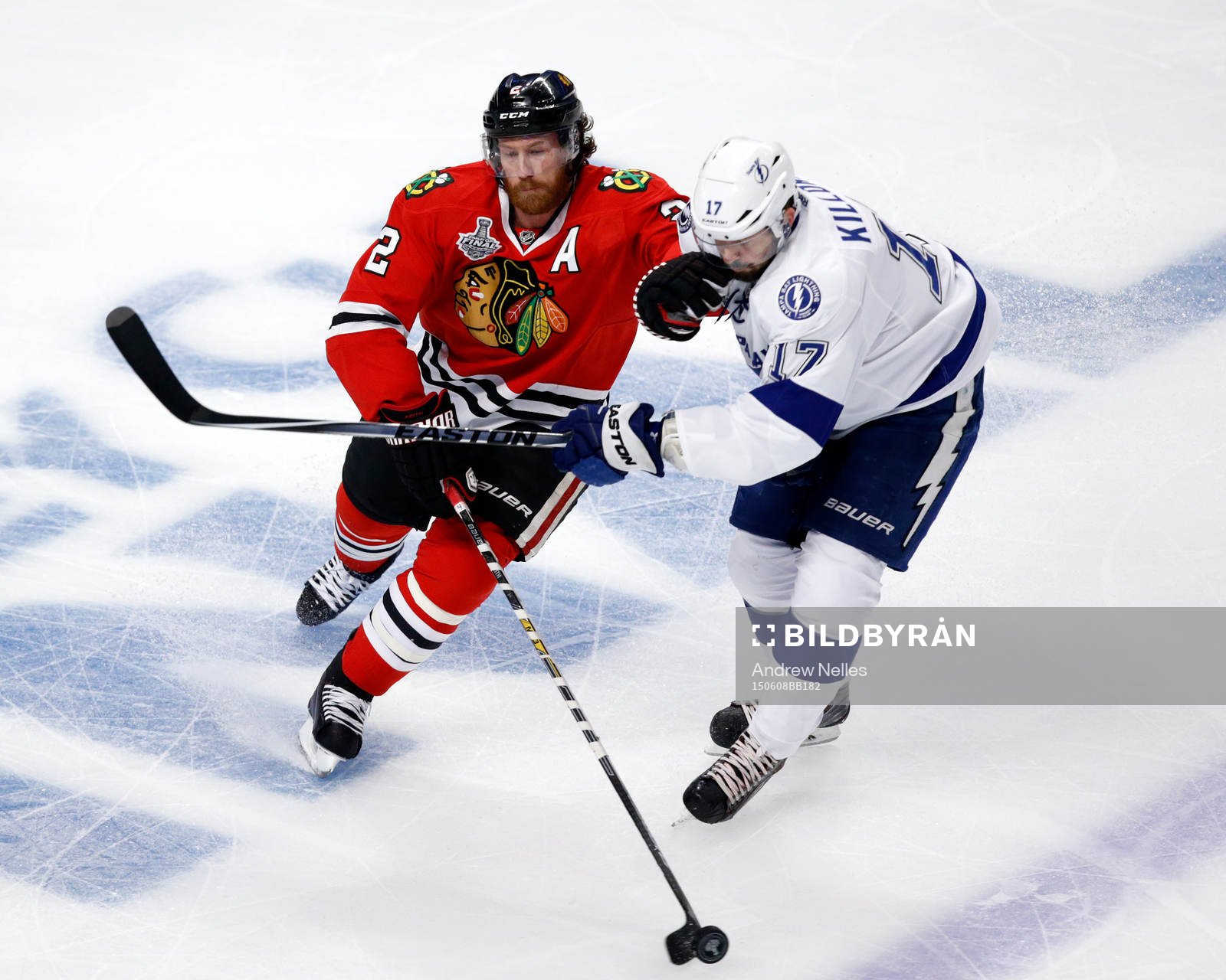 Chicago Blackhawks defenseman Duncan Keith (2) fights for