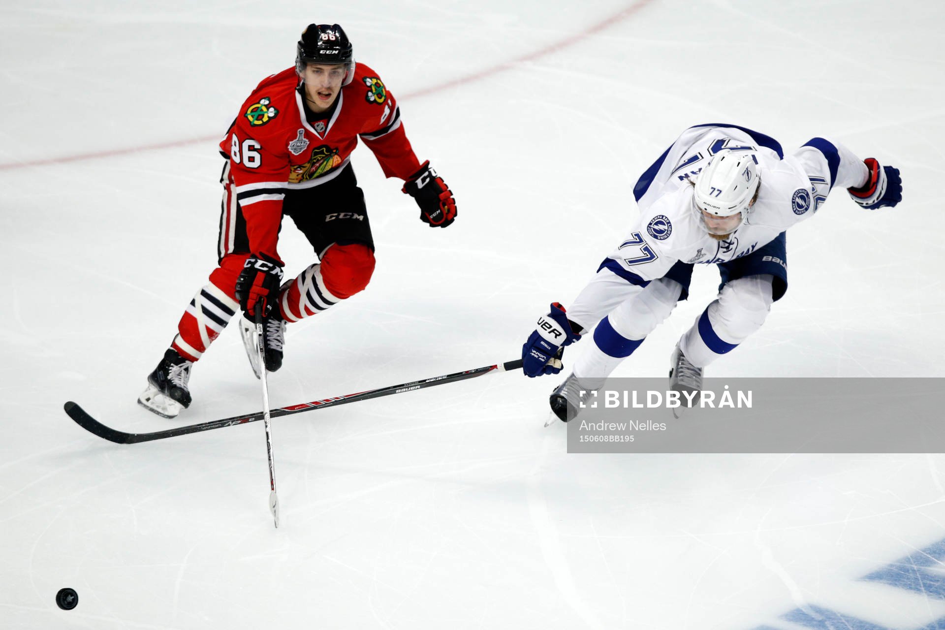 Chicago Blackhawks center Teuvo Teravainen (86) and Tampa