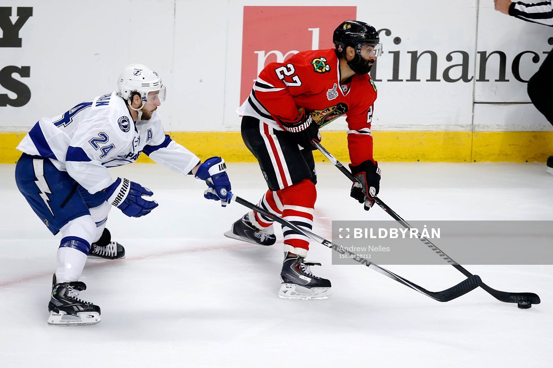 Chicago Blackhawks defenseman Johnny Oduya (27) advances